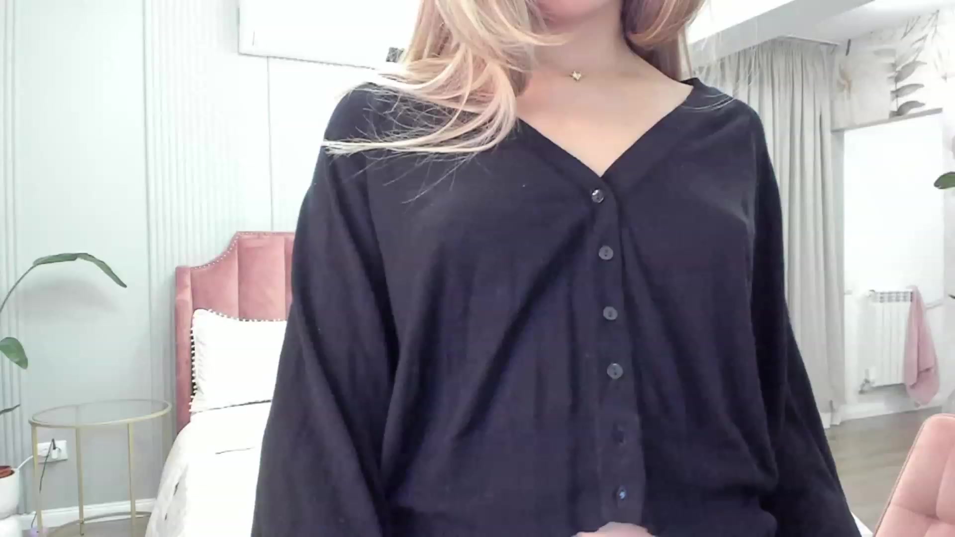 Gallery image thumbnail from No_Pvts_BB's myfreecams stream on, 11/18/2022, 21:38 image 2 of 20