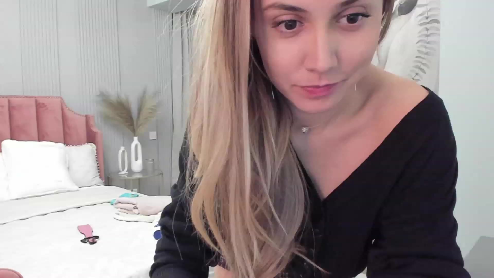 Gallery image thumbnail from No_Pvts_BB's myfreecams stream on, 11/18/2022, 21:38 image 15 of 20