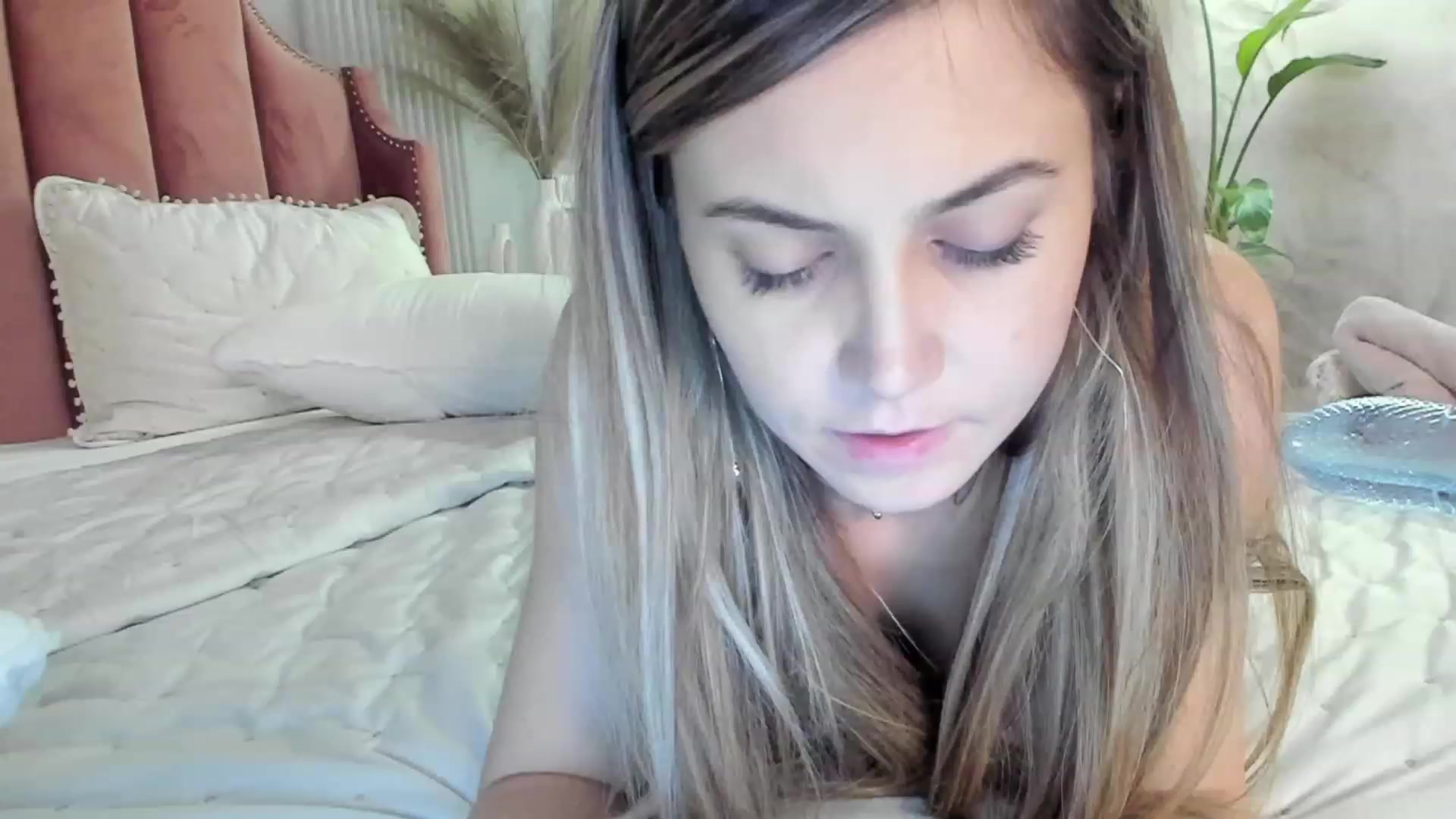 Gallery image thumbnail from No_Pvts_BB's myfreecams stream on, 11/18/2022, 23:27 image 11 of 20