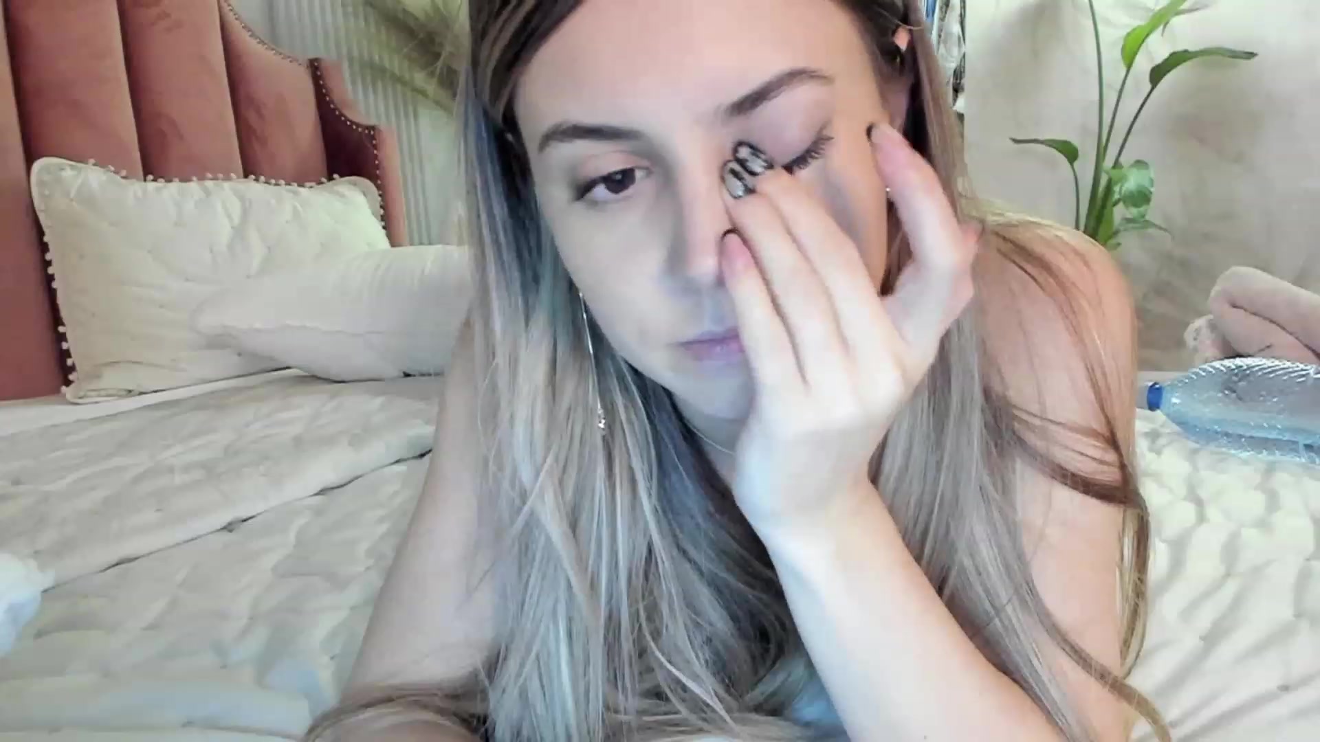 Gallery image thumbnail from No_Pvts_BB's myfreecams stream on, 11/18/2022, 23:27 image 10 of 20