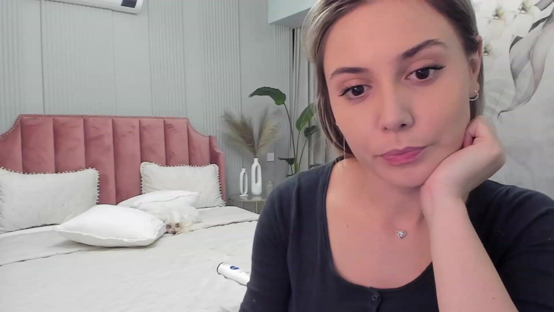Gallery image thumbnail from No_Pvts_BB's myfreecams stream on, 11/19/2022, 20:47 image 3 of 20