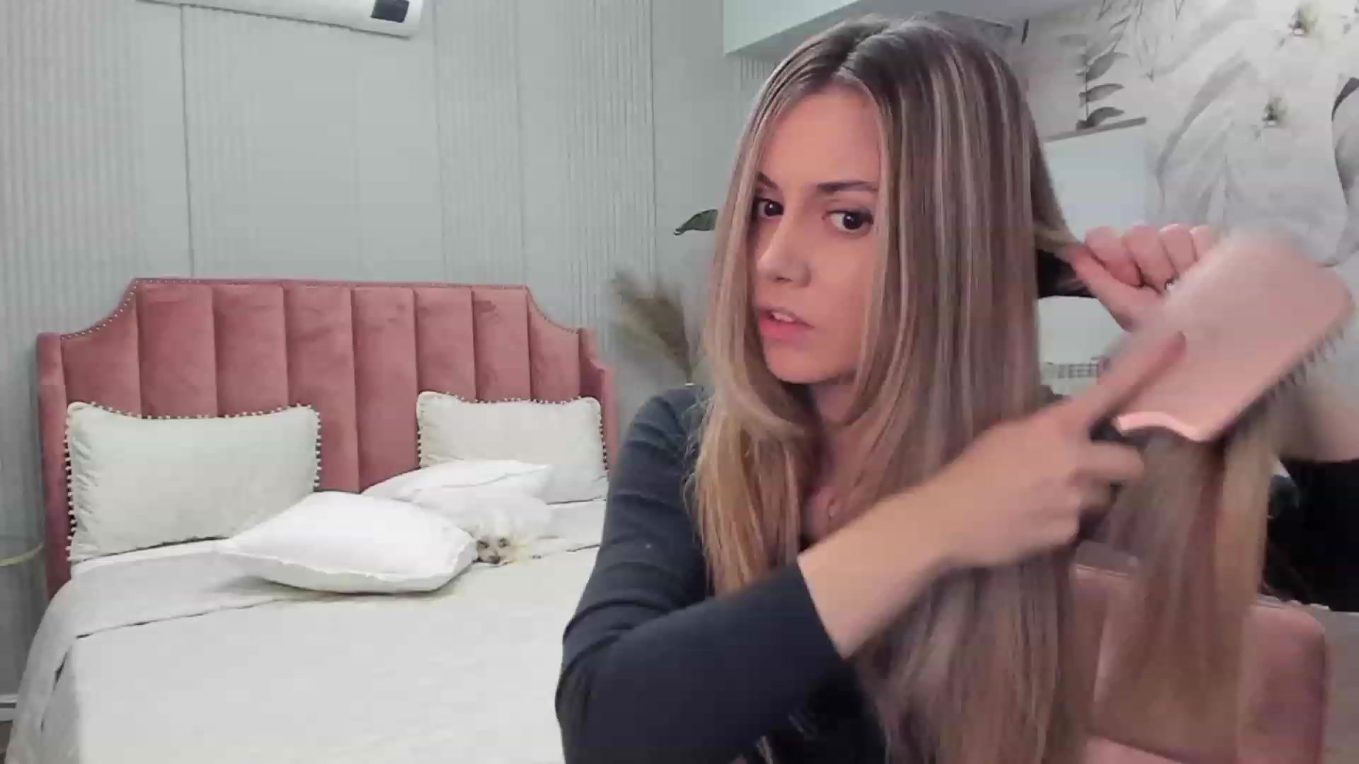 Gallery image thumbnail from No_Pvts_BB's myfreecams stream on, 11/19/2022, 20:47 image 1 of 20