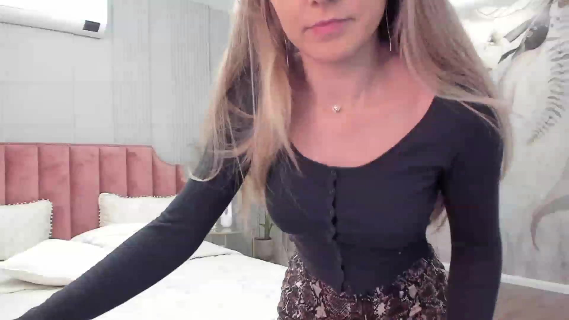 Gallery image thumbnail from No_Pvts_BB's myfreecams stream on, 11/19/2022, 20:47 image 7 of 20