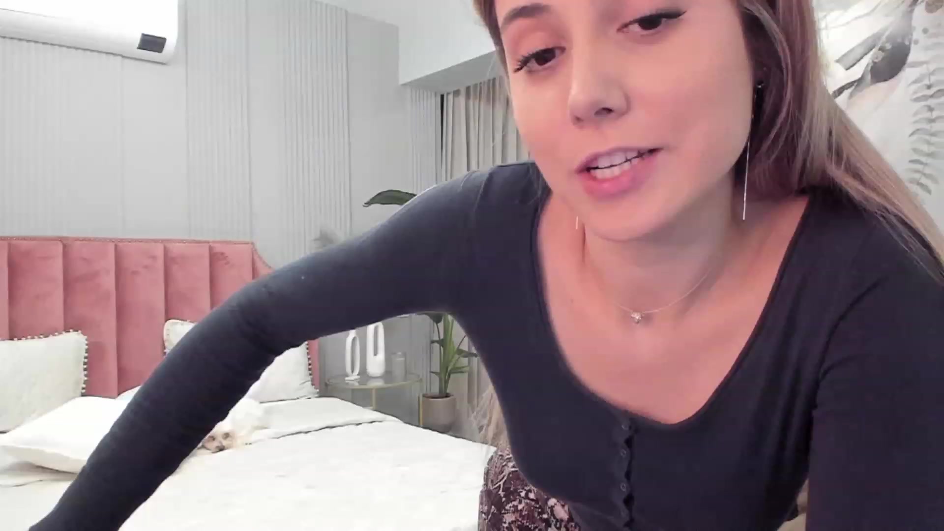 Gallery image thumbnail from No_Pvts_BB's myfreecams stream on, 11/19/2022, 20:47 image 8 of 20
