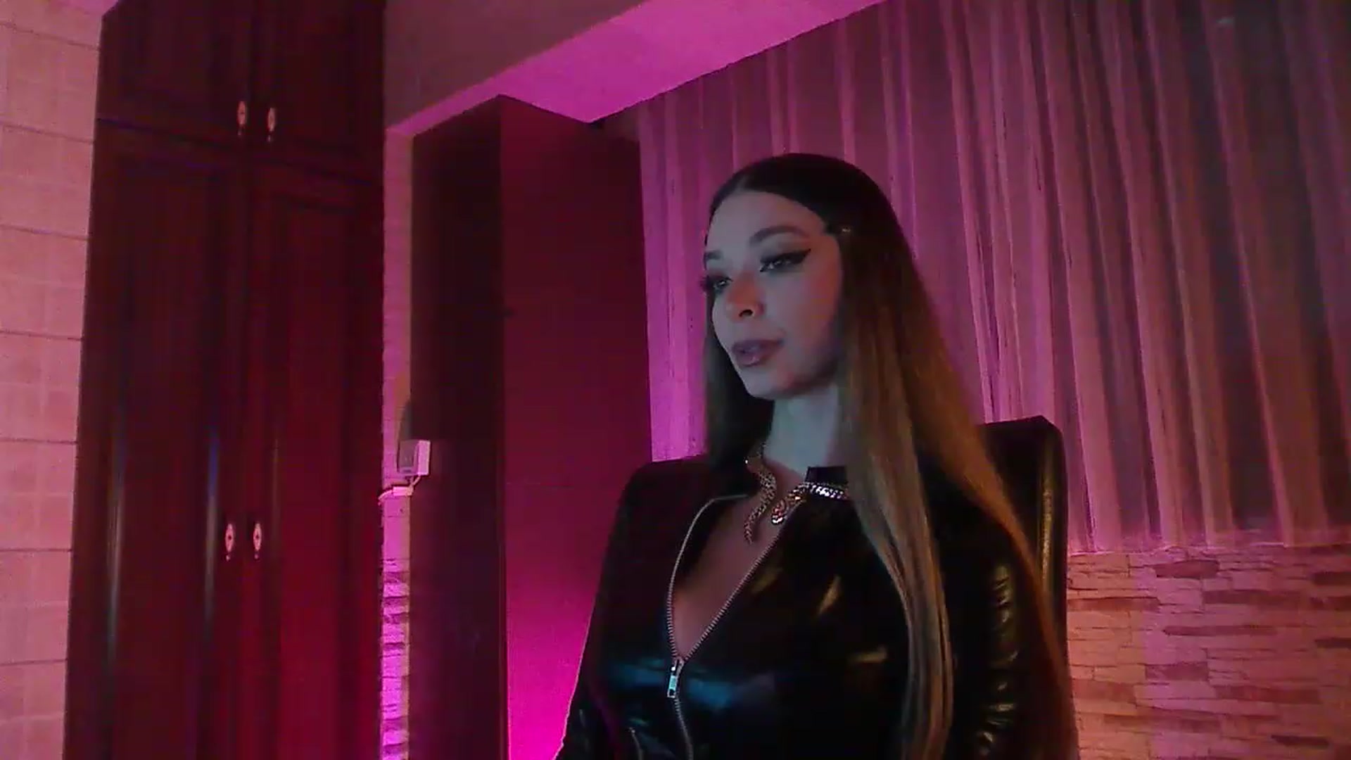 Gallery image thumbnail from No_bo_dy's myfreecams stream on, 11/15/2022, 03:18 image 4 of 20