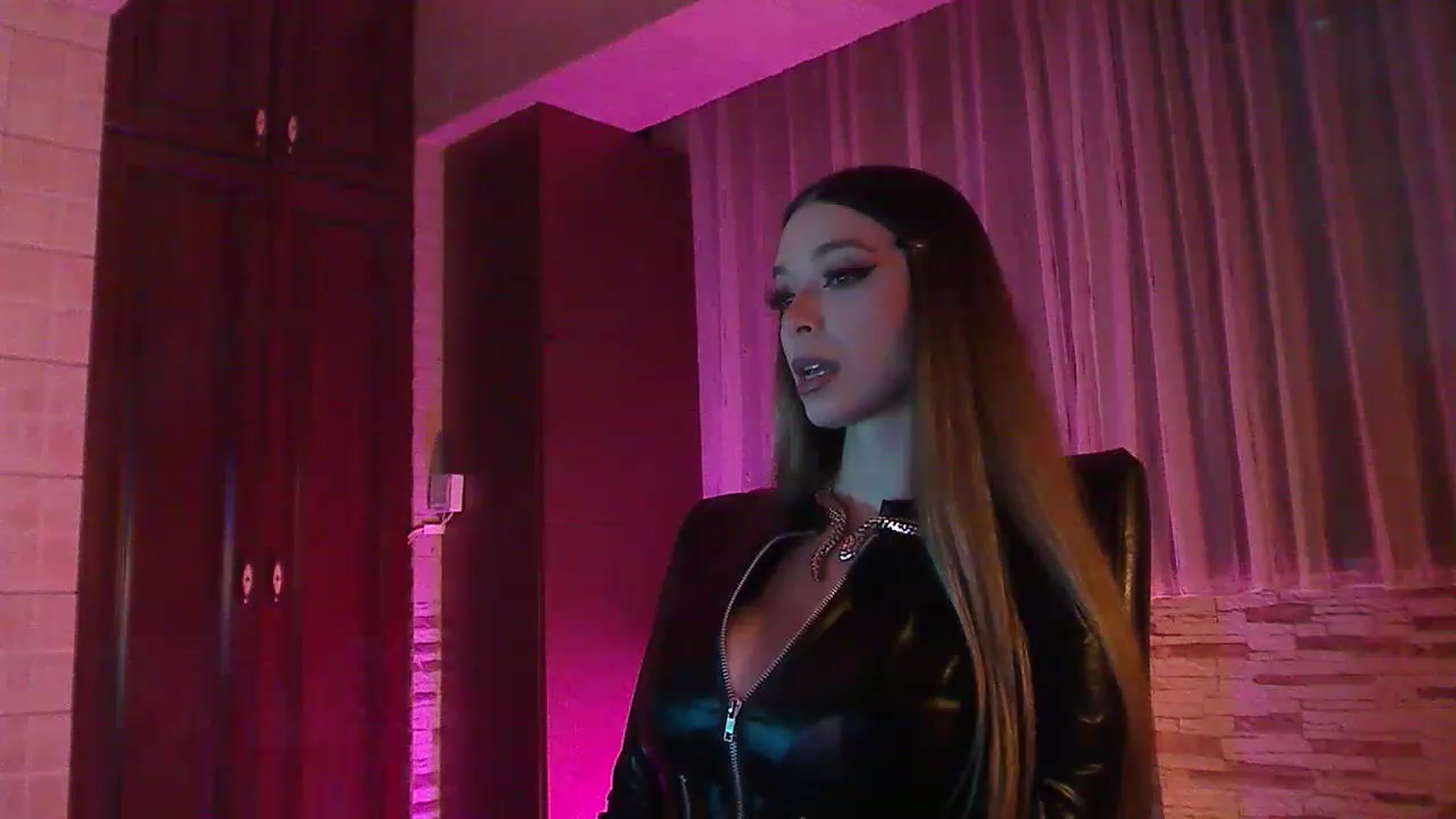 Gallery image thumbnail from No_bo_dy's myfreecams stream on, 11/15/2022, 03:18 image 3 of 20