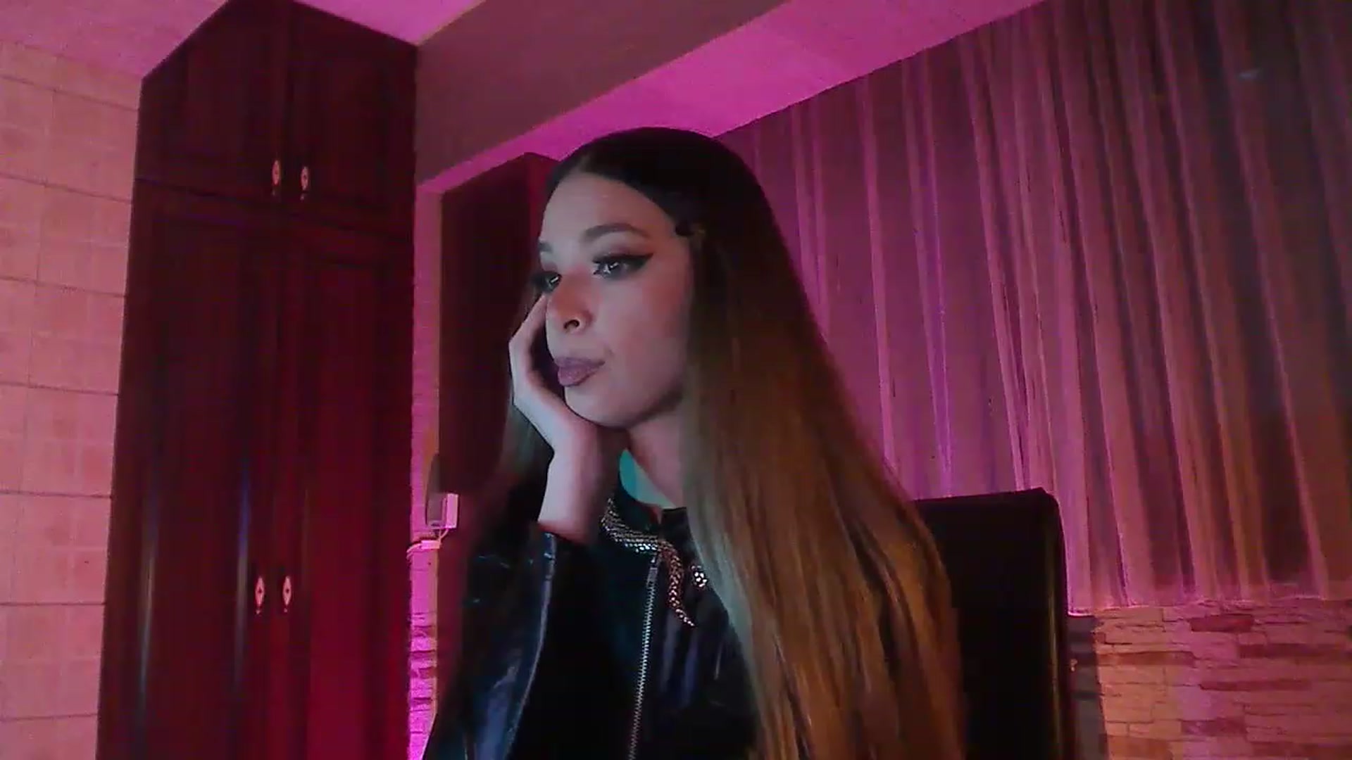 Gallery image thumbnail from No_bo_dy's myfreecams stream on, 11/15/2022, 03:18 image 20 of 20