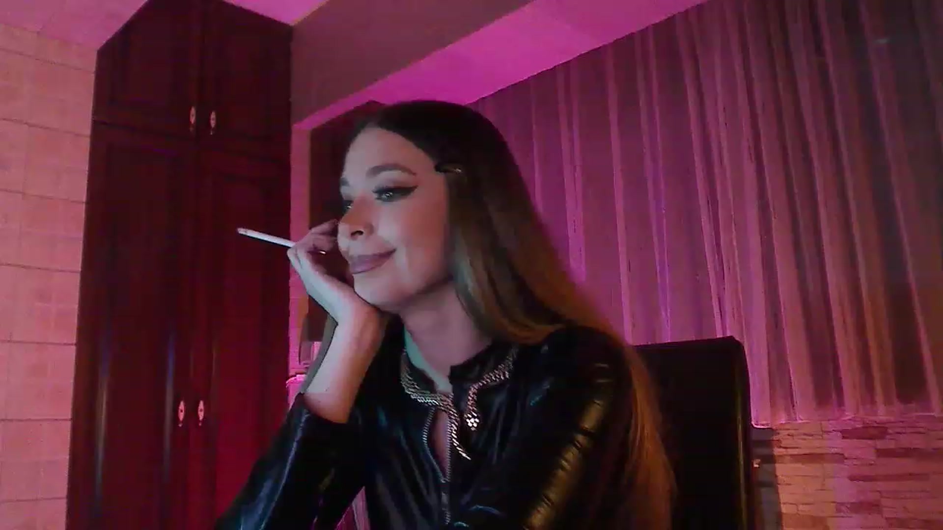 Gallery image thumbnail from No_bo_dy's myfreecams stream on, 11/15/2022, 03:18 image 17 of 20
