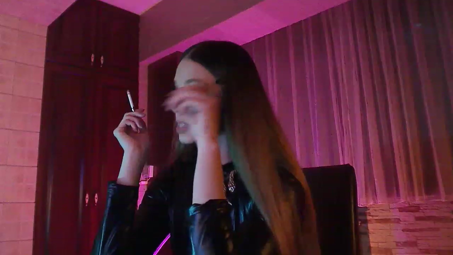 Gallery image thumbnail from No_bo_dy's myfreecams stream on, 11/15/2022, 03:18 image 18 of 20