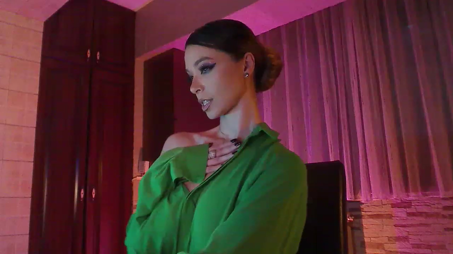 Gallery image thumbnail from No_bo_dy's myfreecams stream on, 11/23/2022, 03:19 image 18 of 20