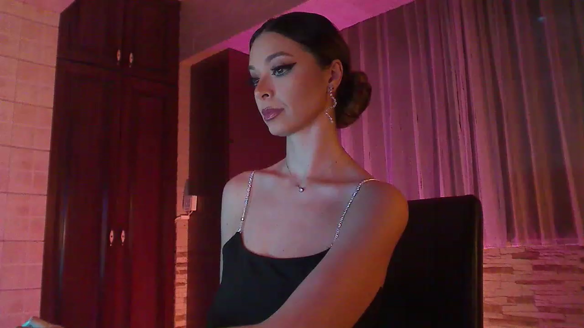 Gallery image thumbnail from No_bo_dy's myfreecams stream on, 11/24/2022, 01:19 image 10 of 20