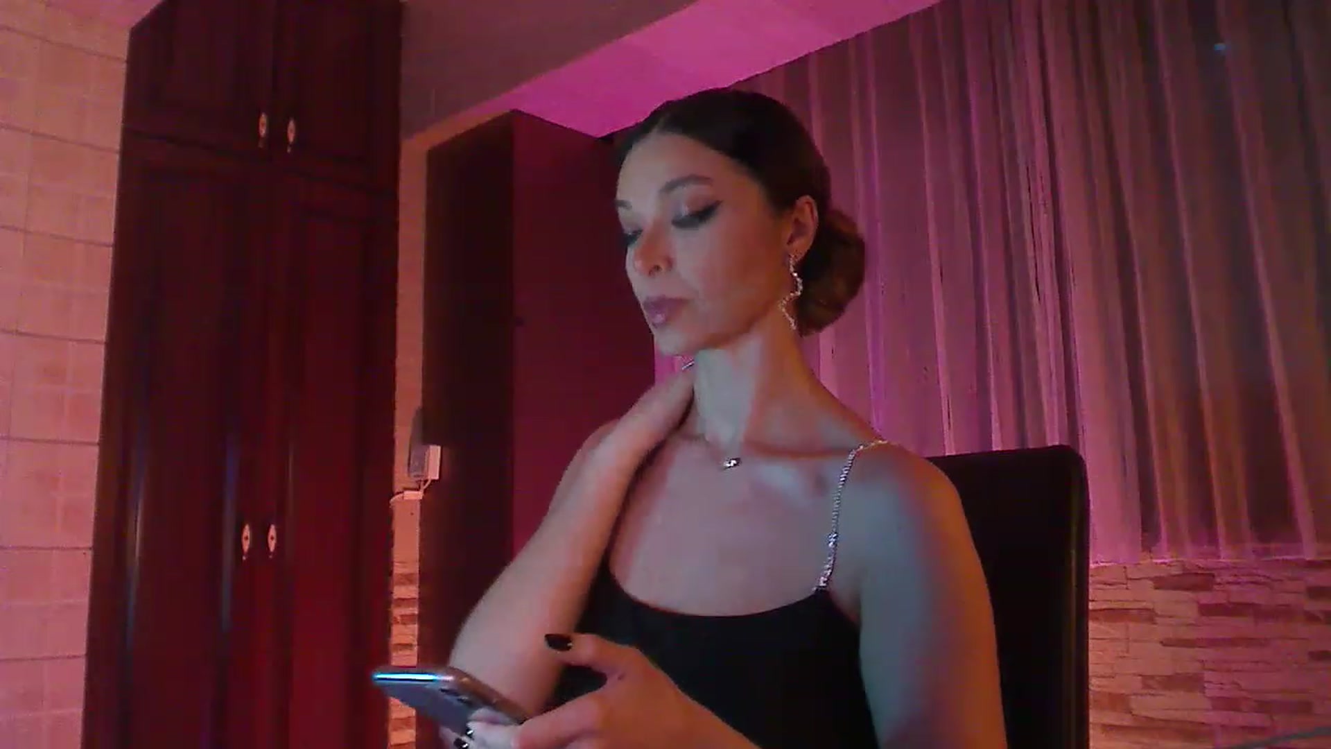 Gallery image thumbnail from No_bo_dy's myfreecams stream on, 11/24/2022, 01:19 image 3 of 20