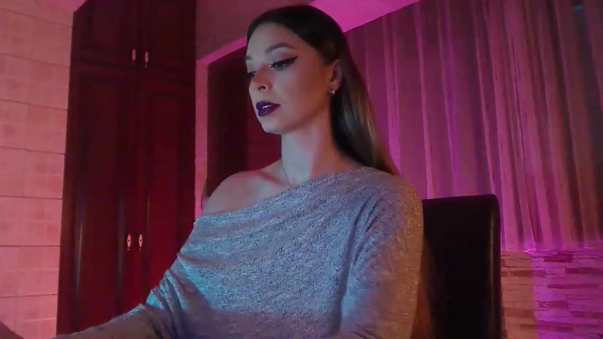 Gallery image thumbnail from No_bo_dy's myfreecams stream on, 12/02/2022, 24:02 image 3 of 20