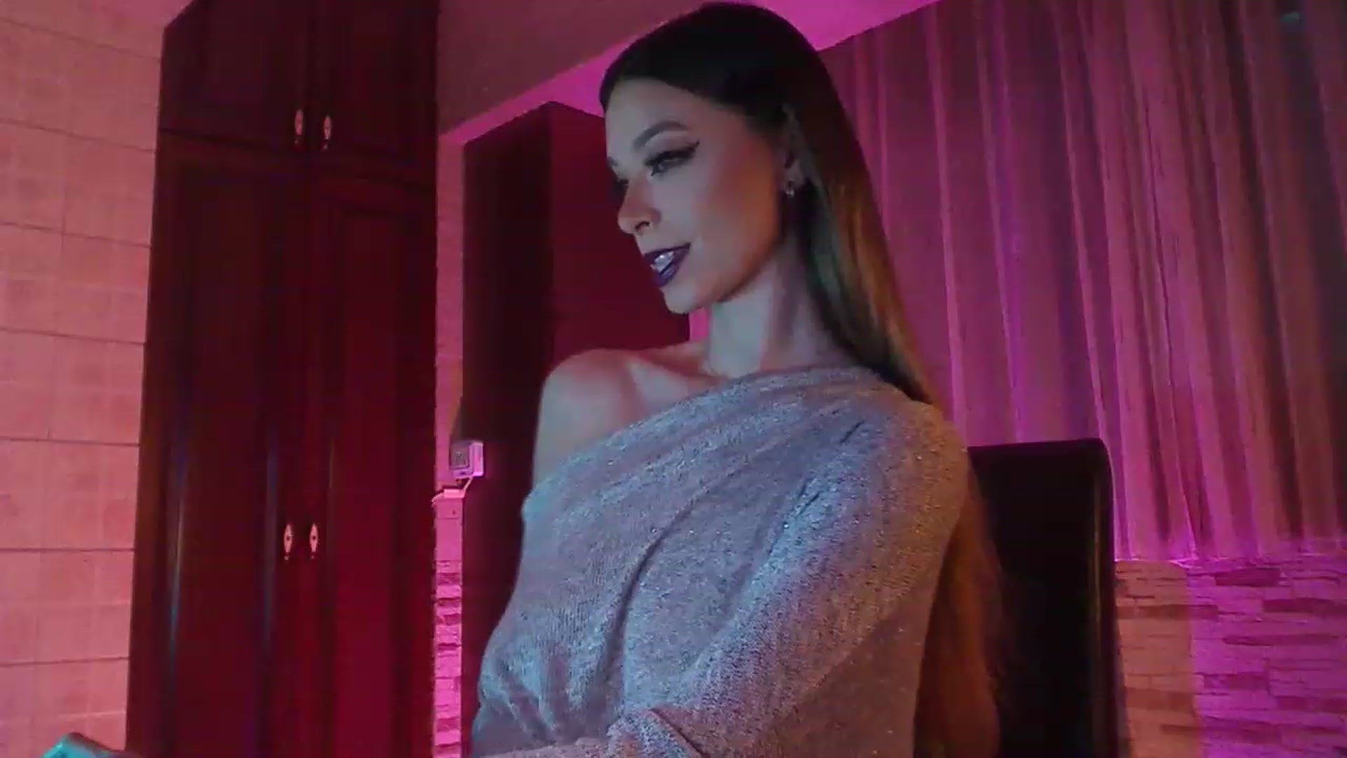 Gallery image thumbnail from No_bo_dy's myfreecams stream on, 12/02/2022, 24:02 image 16 of 20