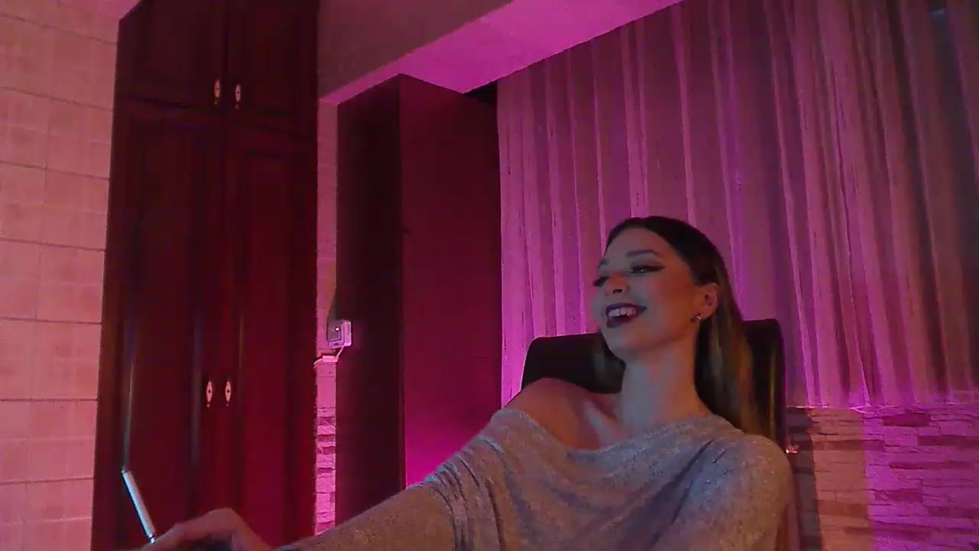 Gallery image thumbnail from No_bo_dy's myfreecams stream on, 12/02/2022, 24:25 image 2 of 20