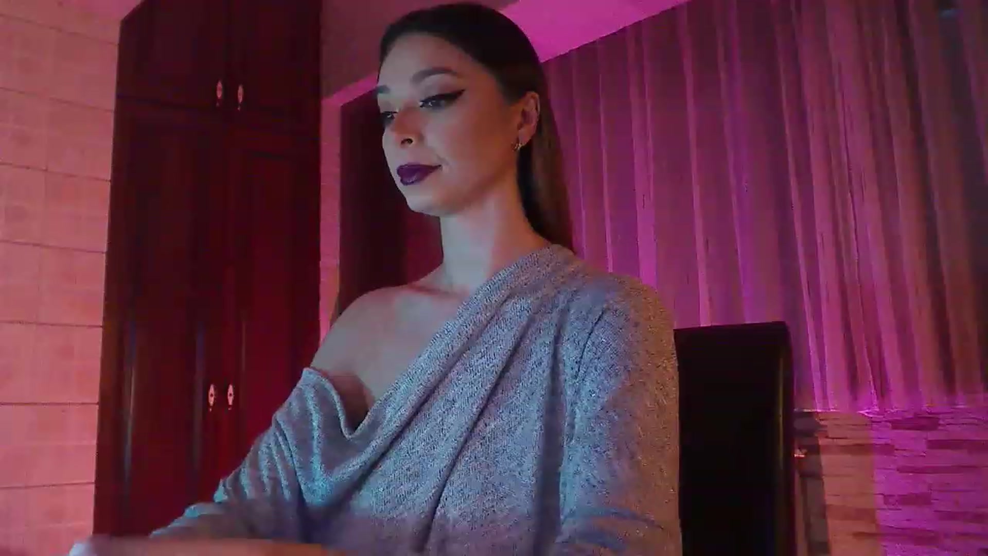 Gallery image thumbnail from No_bo_dy's myfreecams stream on, 12/02/2022, 24:25 image 15 of 20