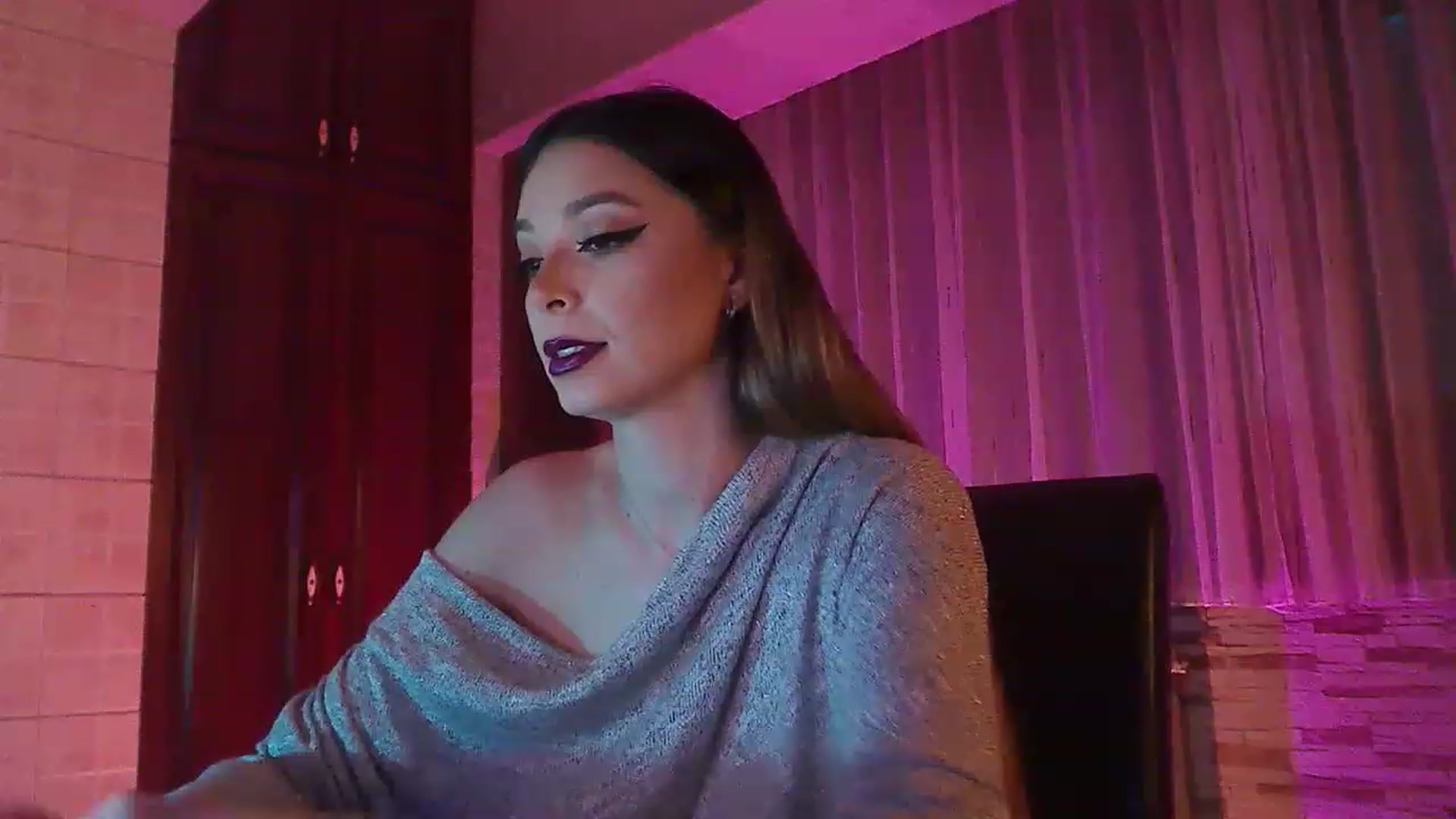 Gallery image thumbnail from No_bo_dy's myfreecams stream on, 12/02/2022, 24:25 image 17 of 20