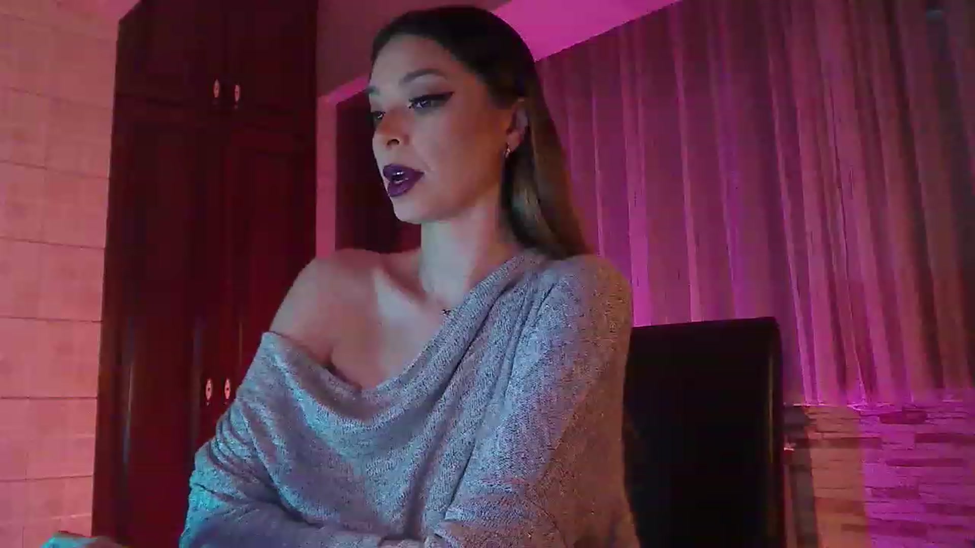 Gallery image thumbnail from No_bo_dy's myfreecams stream on, 12/02/2022, 24:25 image 16 of 20