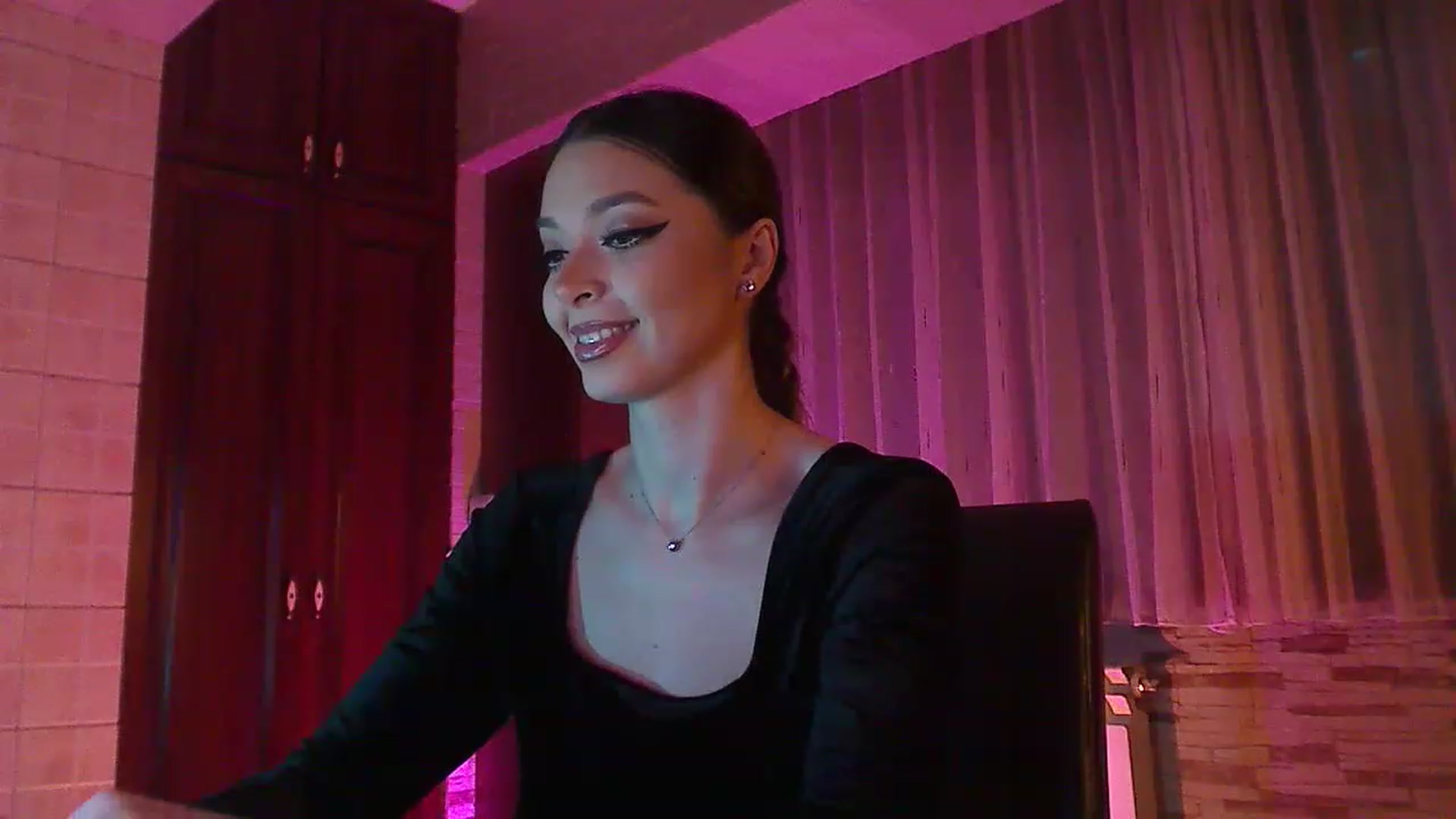 Gallery image thumbnail from No_bo_dy's myfreecams stream on, 12/04/2022, 24:42 image 20 of 20