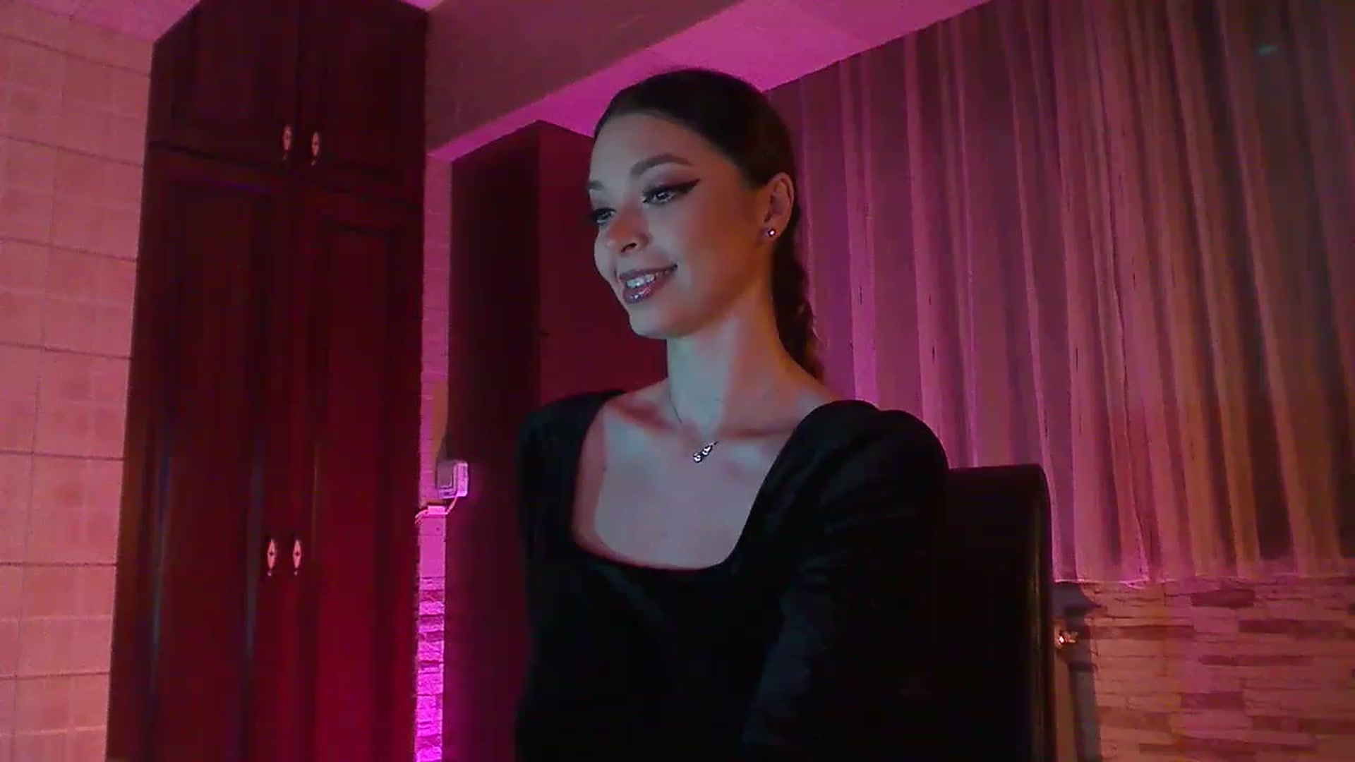 Gallery image thumbnail from No_bo_dy's myfreecams stream on, 12/04/2022, 24:42 image 4 of 20