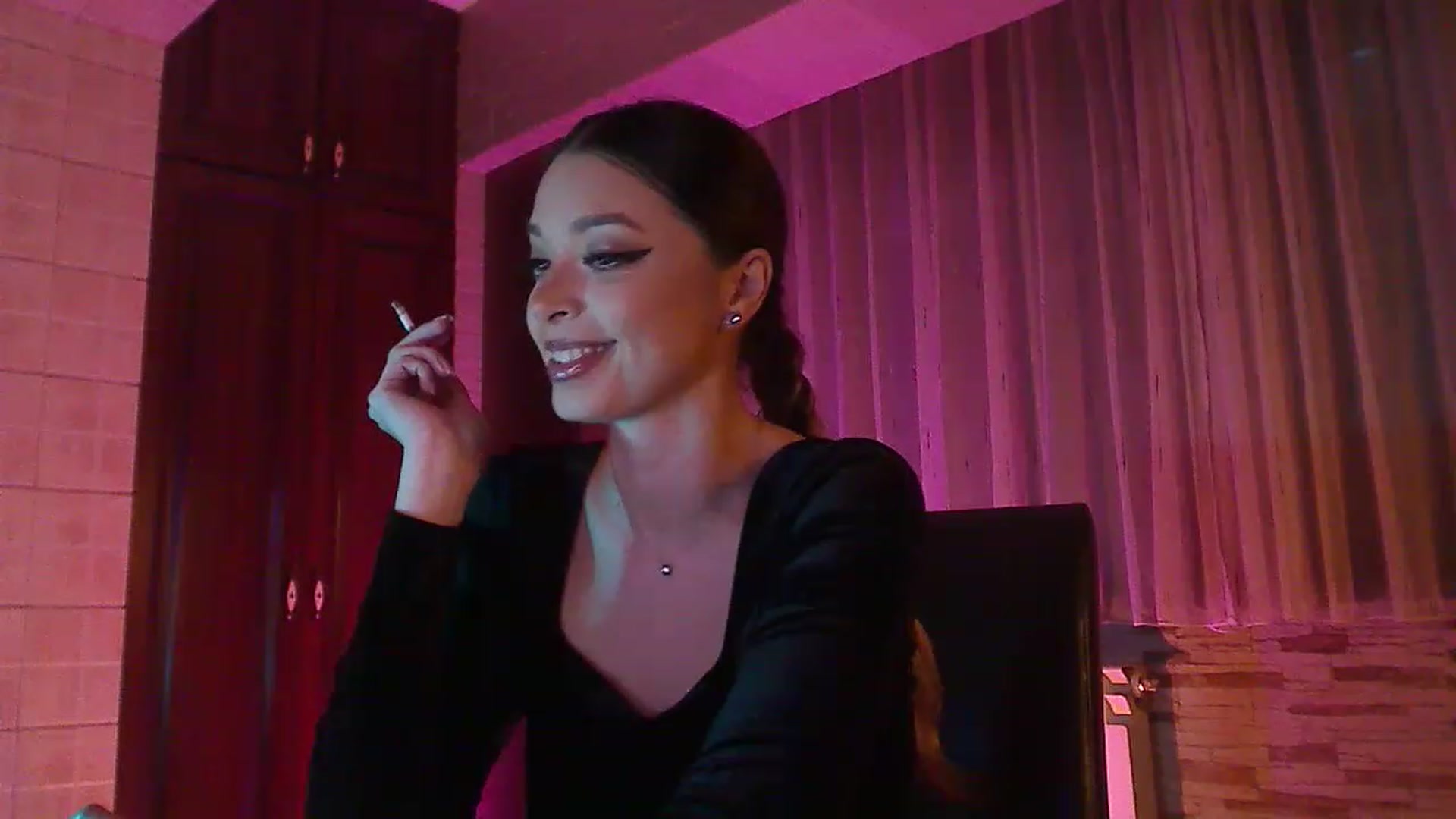 Gallery image thumbnail from No_bo_dy's myfreecams stream on, 12/04/2022, 24:42 image 10 of 20