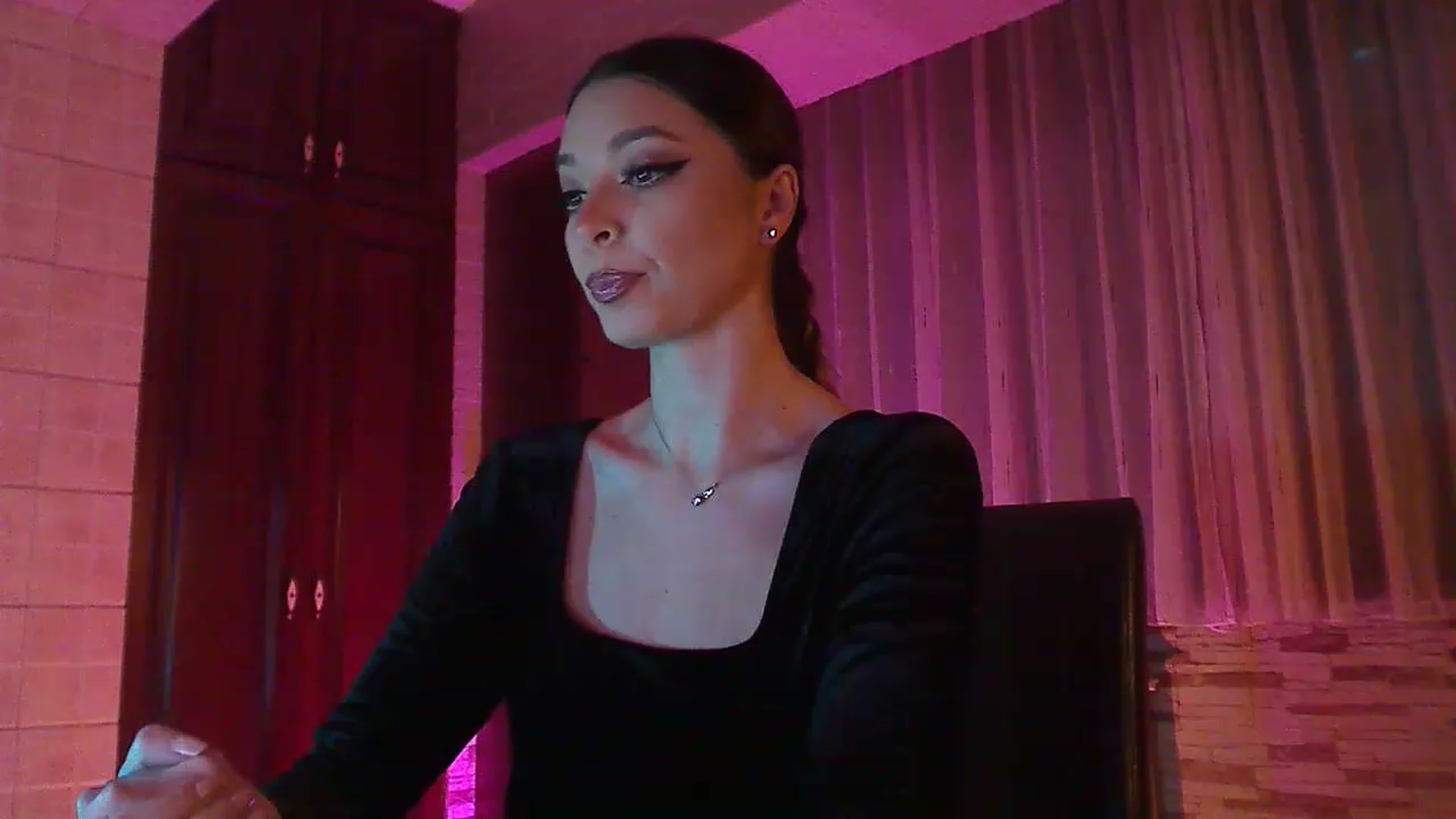 Gallery image thumbnail from No_bo_dy's myfreecams stream on, 12/04/2022, 24:42 image 3 of 20