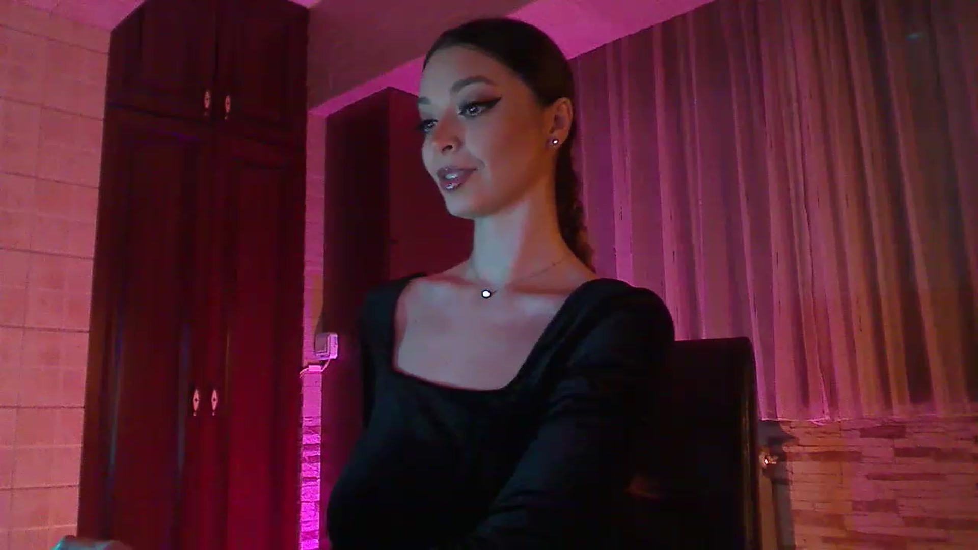 Gallery image thumbnail from No_bo_dy's myfreecams stream on, 12/04/2022, 24:42 image 7 of 20