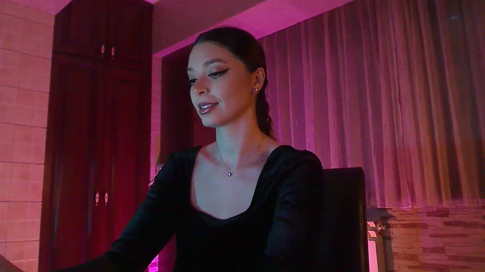 Gallery image thumbnail from No_bo_dy's myfreecams stream on, 12/04/2022, 24:42 image 9 of 20