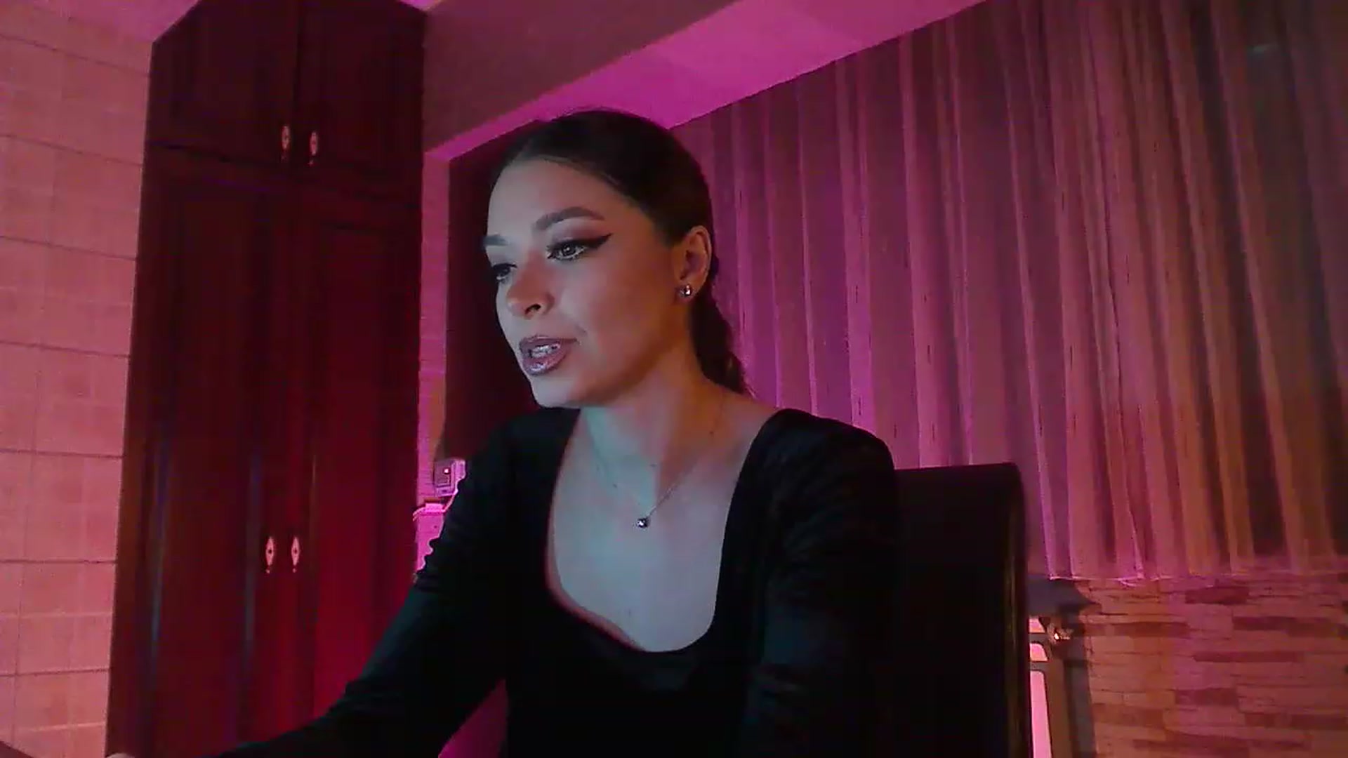 Gallery image thumbnail from No_bo_dy's myfreecams stream on, 12/04/2022, 24:42 image 11 of 20