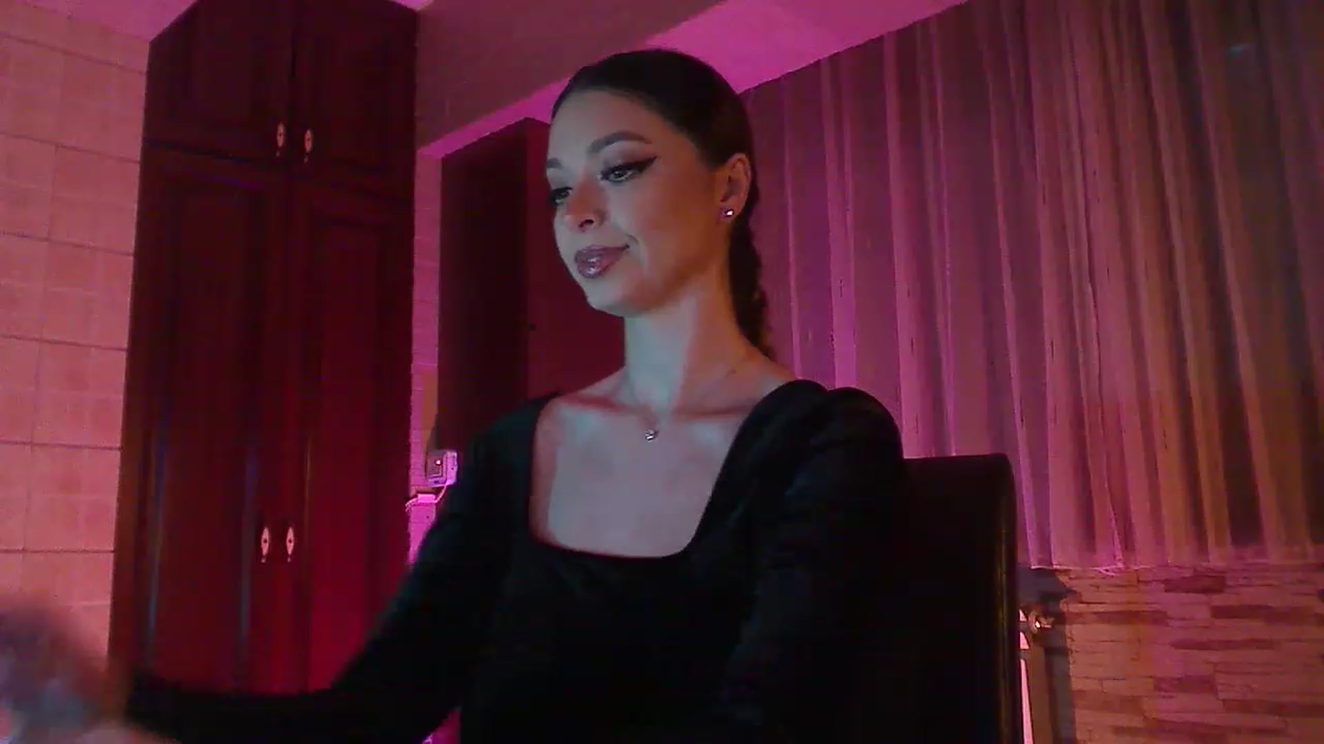 Gallery image thumbnail from No_bo_dy's myfreecams stream on, 12/04/2022, 24:42 image 13 of 20