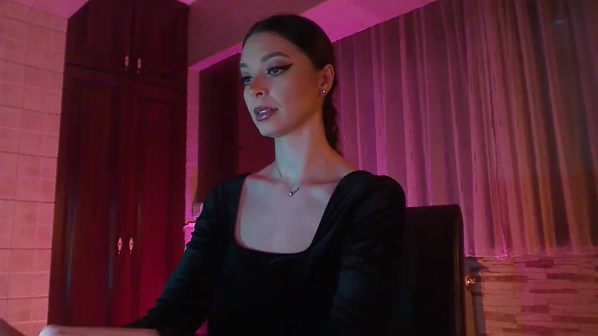 Gallery image thumbnail from No_bo_dy's myfreecams stream on, 12/04/2022, 24:42 image 5 of 20