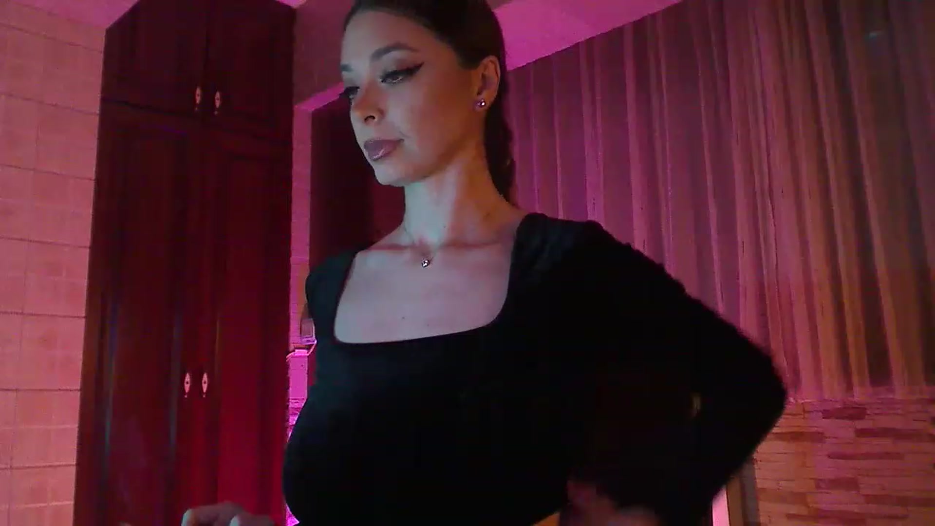 Gallery image thumbnail from No_bo_dy's myfreecams stream on, 12/04/2022, 24:42 image 18 of 20