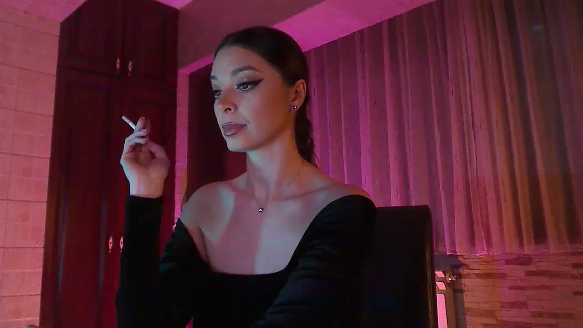 Gallery image thumbnail from No_bo_dy's myfreecams stream on, 12/04/2022, 03:25 image 4 of 20