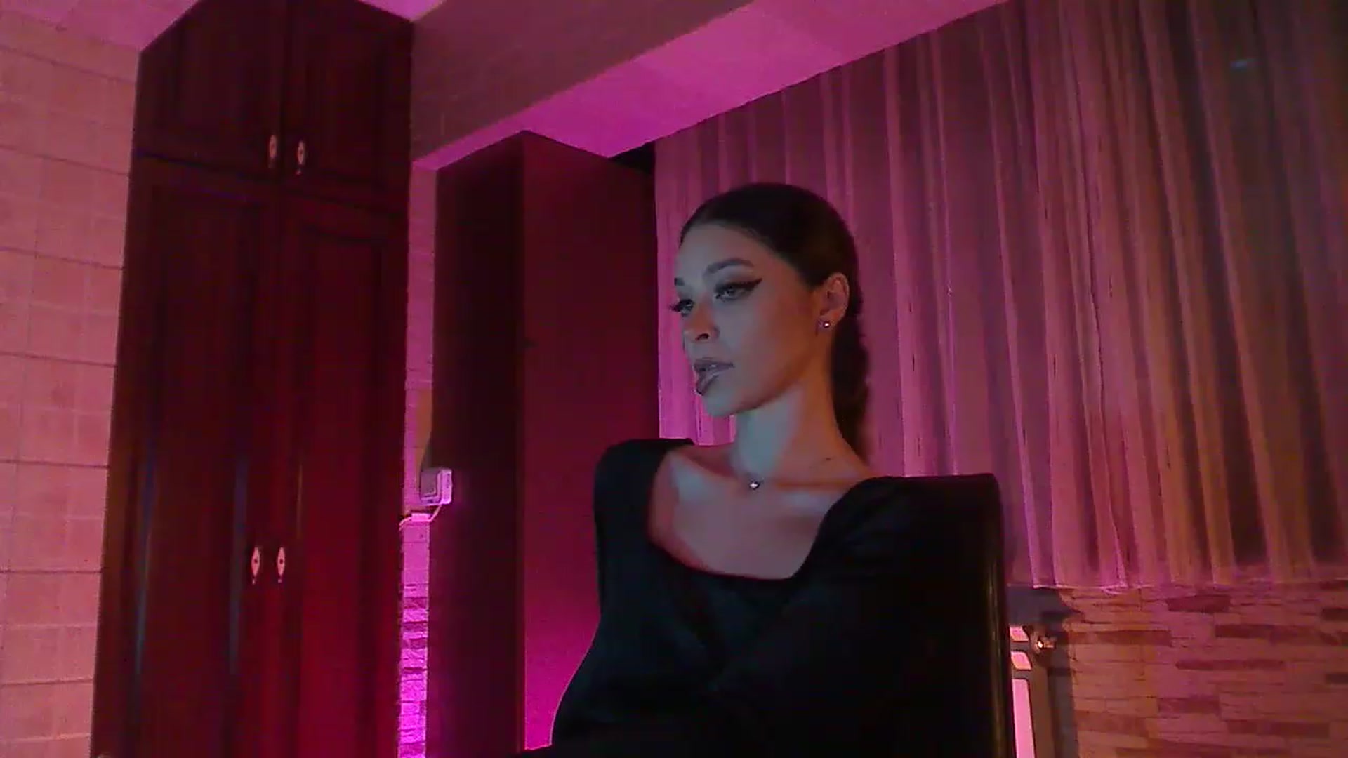 Gallery image thumbnail from No_bo_dy's myfreecams stream on, 12/04/2022, 03:25 image 8 of 20