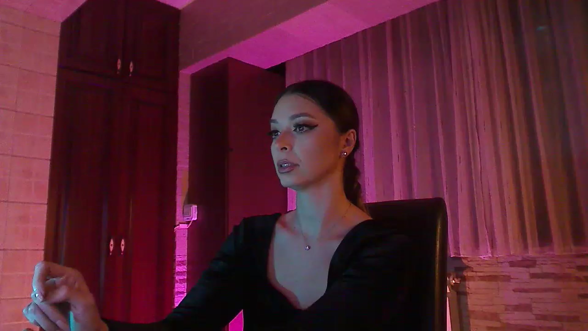 Gallery image thumbnail from No_bo_dy's myfreecams stream on, 12/04/2022, 03:25 image 10 of 20
