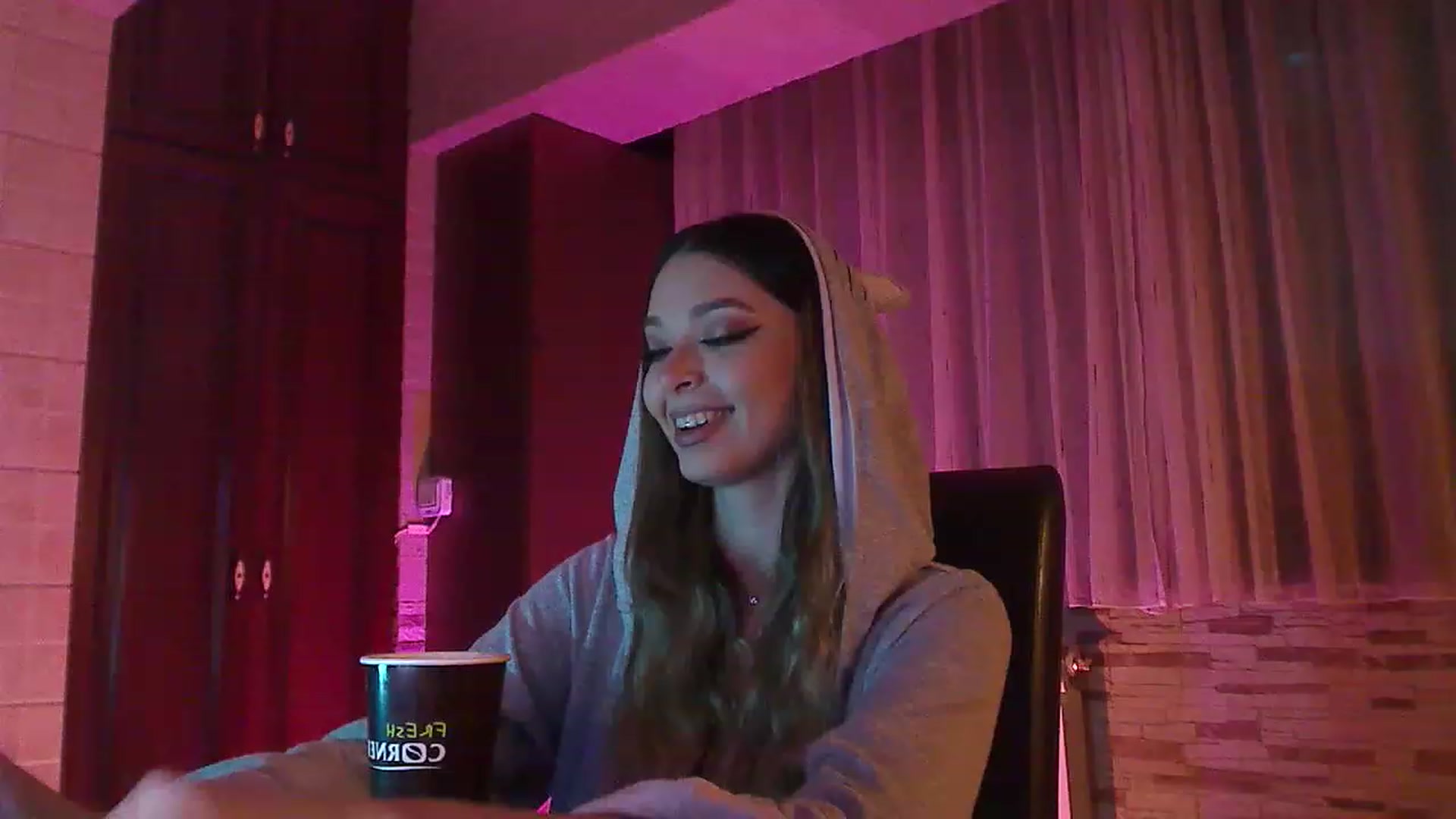 Gallery image thumbnail from No_bo_dy's myfreecams stream on, 12/04/2022, 03:25 image 17 of 20