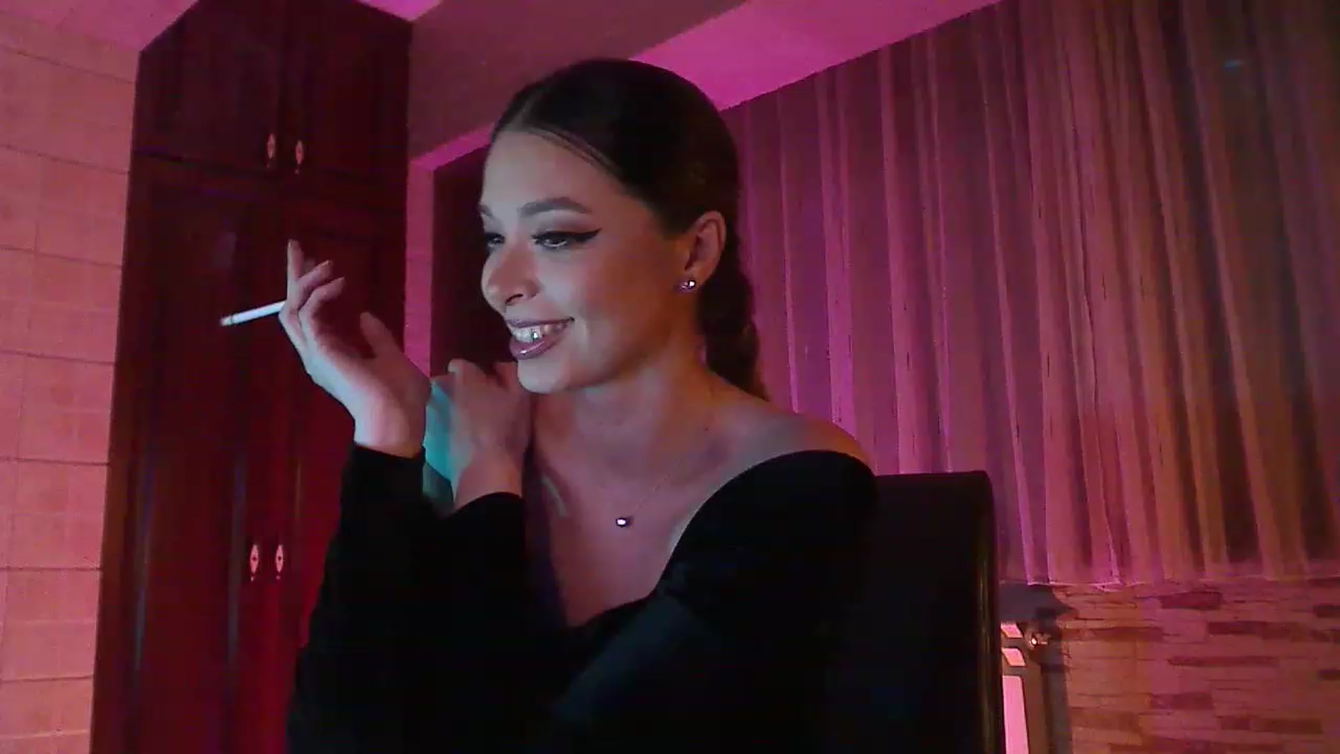 Gallery image thumbnail from No_bo_dy's myfreecams stream on, 12/04/2022, 03:25 image 1 of 20