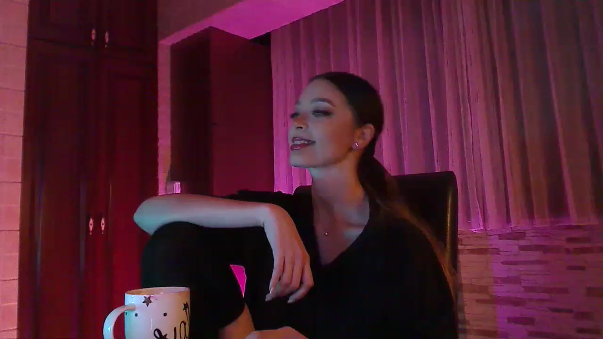Gallery image thumbnail from No_bo_dy's myfreecams stream on, 12/05/2022, 24:12 image 16 of 20