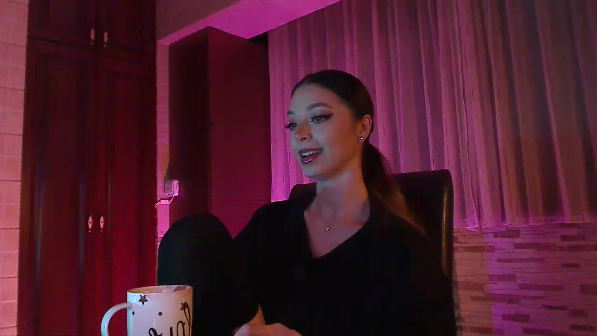 Gallery image thumbnail from No_bo_dy's myfreecams stream on, 12/05/2022, 24:12 image 20 of 20