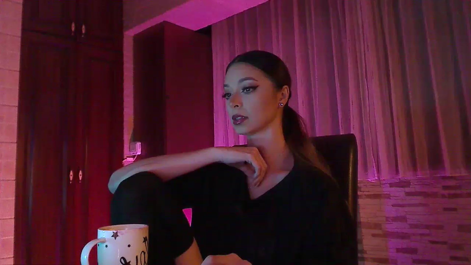 Gallery image thumbnail from No_bo_dy's myfreecams stream on, 12/05/2022, 24:12 image 9 of 20