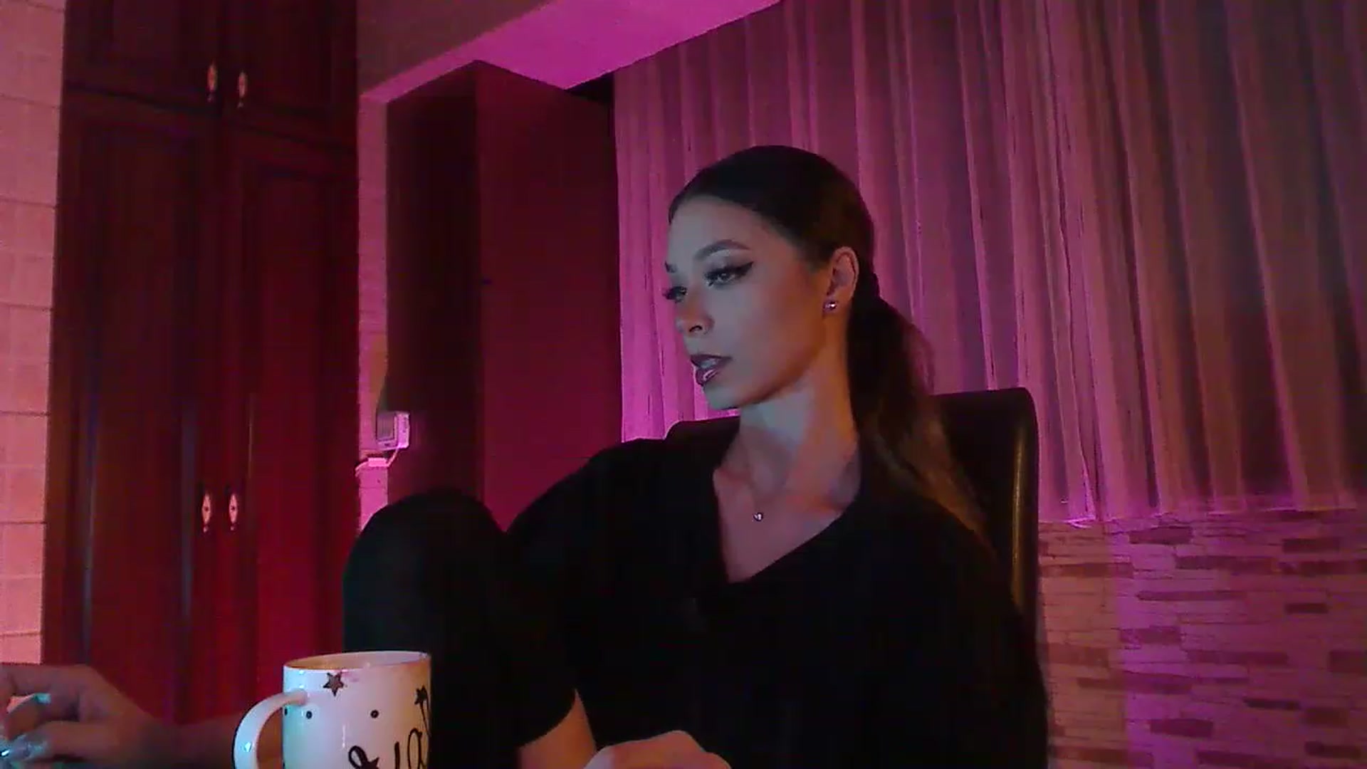 Gallery image thumbnail from No_bo_dy's myfreecams stream on, 12/05/2022, 24:12 image 11 of 20