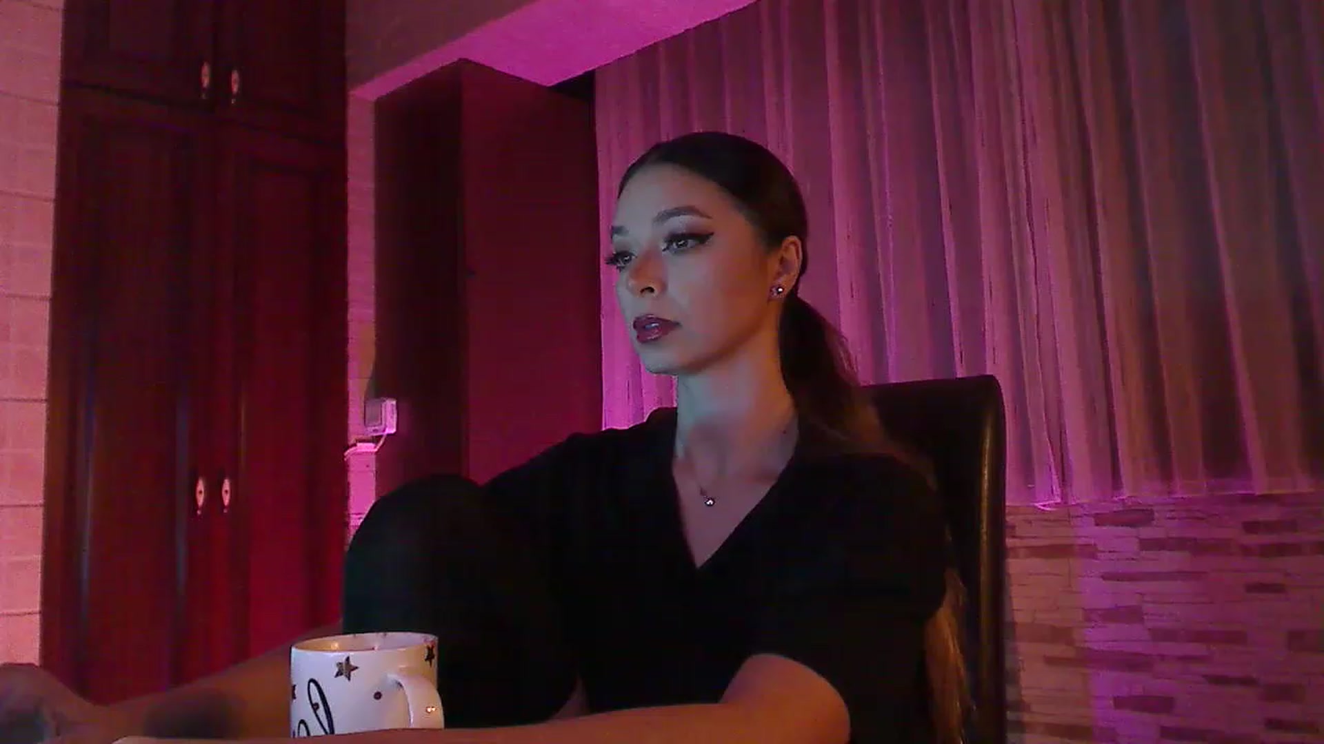 Gallery image thumbnail from No_bo_dy's myfreecams stream on, 12/05/2022, 24:12 image 3 of 20