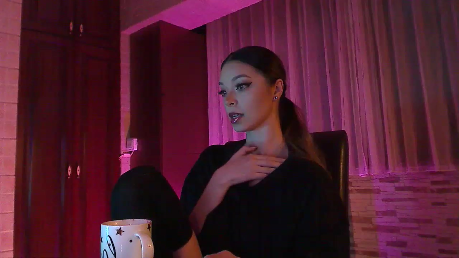 Gallery image thumbnail from No_bo_dy's myfreecams stream on, 12/05/2022, 24:12 image 4 of 20