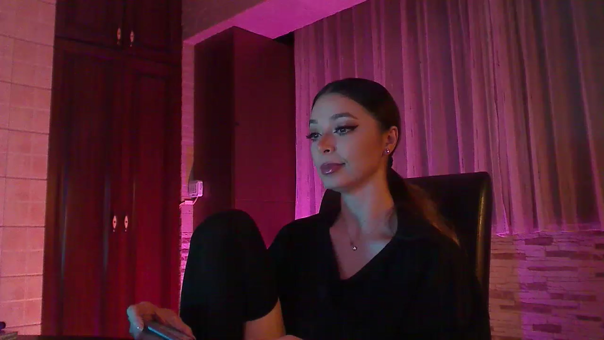 Gallery image thumbnail from No_bo_dy's myfreecams stream on, 12/05/2022, 03:20 image 9 of 20