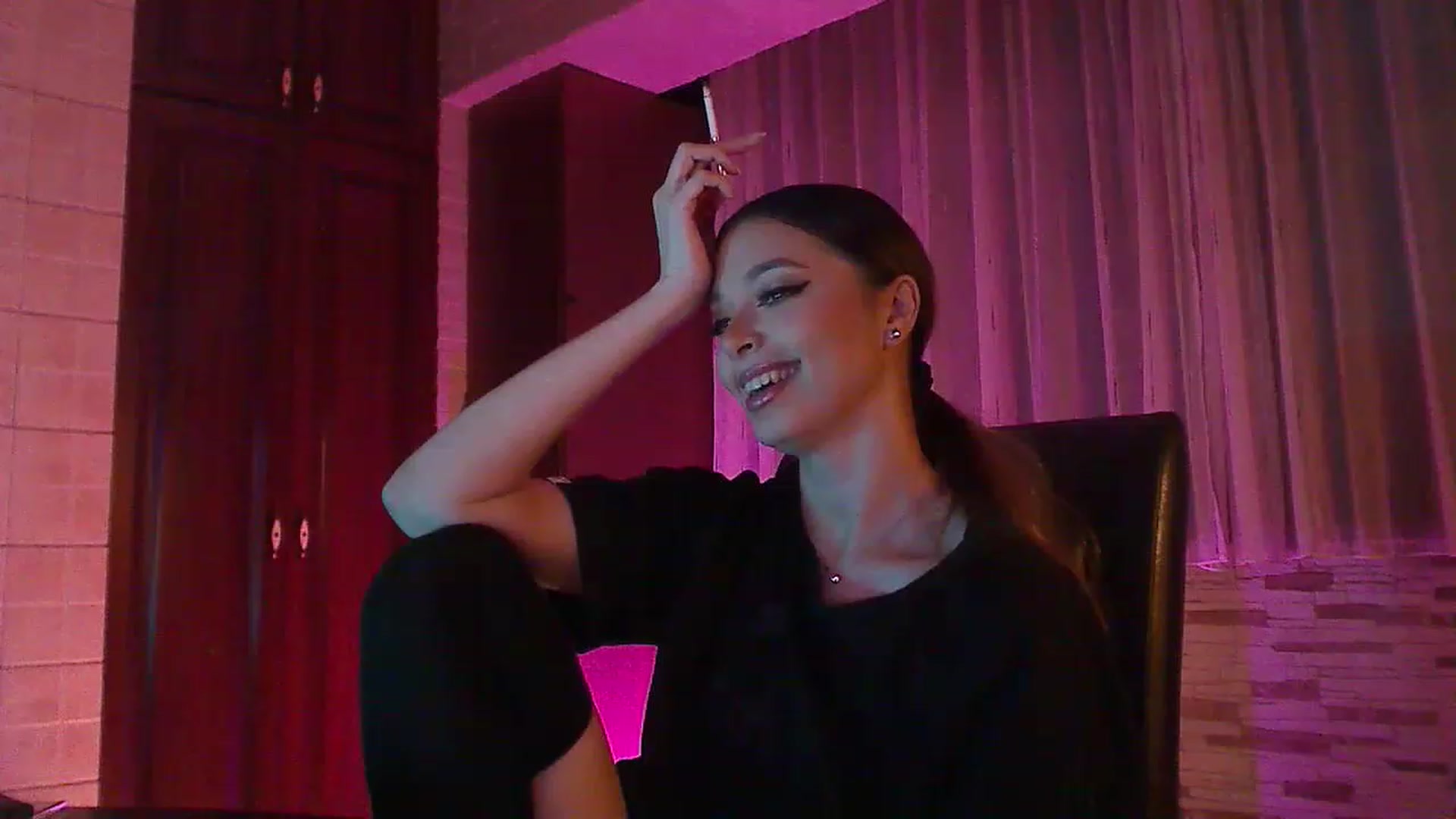 Gallery image thumbnail from No_bo_dy's myfreecams stream on, 12/05/2022, 03:20 image 12 of 20