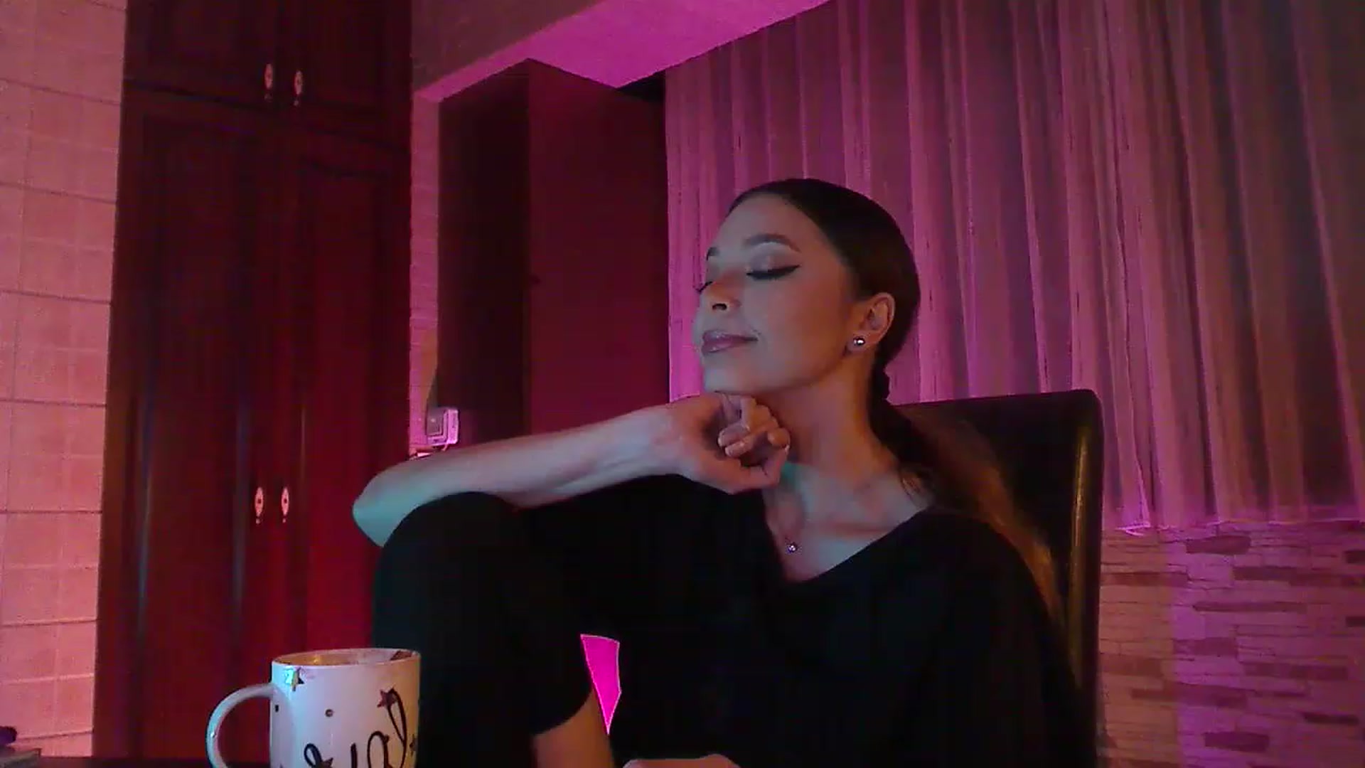 Gallery image thumbnail from No_bo_dy's myfreecams stream on, 12/05/2022, 03:20 image 8 of 20