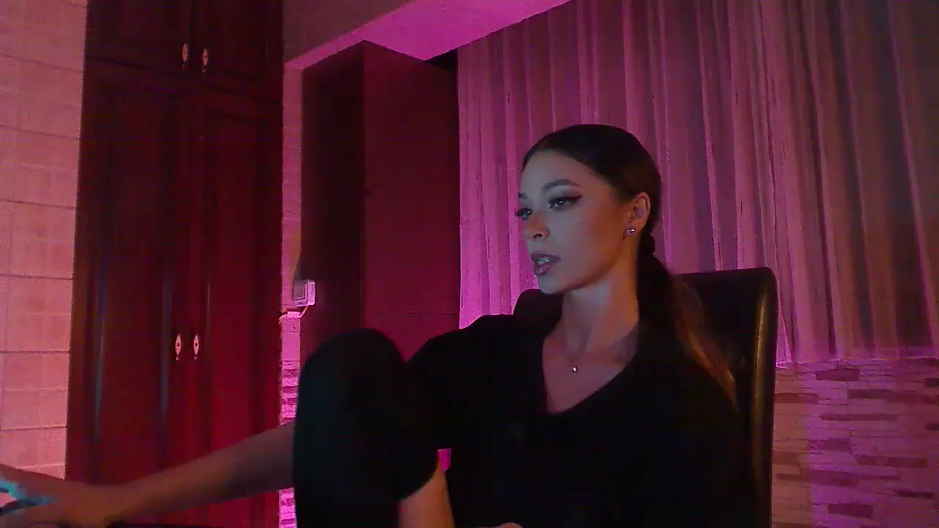 Gallery image thumbnail from No_bo_dy's myfreecams stream on, 12/05/2022, 03:20 image 11 of 20