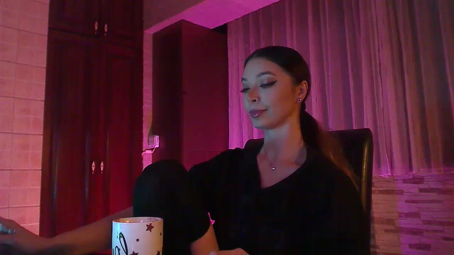 Gallery image thumbnail from No_bo_dy's myfreecams stream on, 12/05/2022, 03:20 image 4 of 20