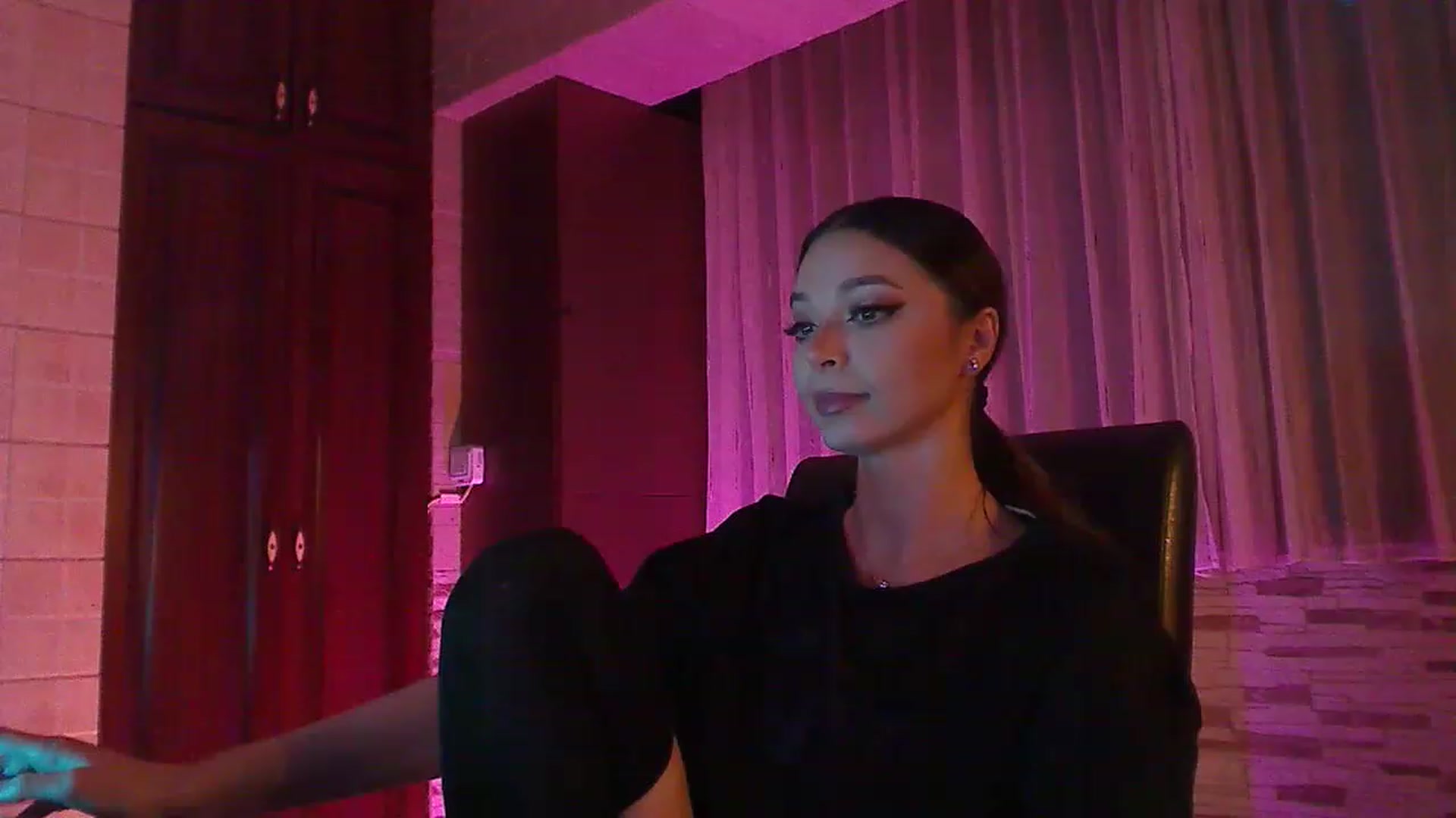 Gallery image thumbnail from No_bo_dy's myfreecams stream on, 12/05/2022, 03:20 image 20 of 20