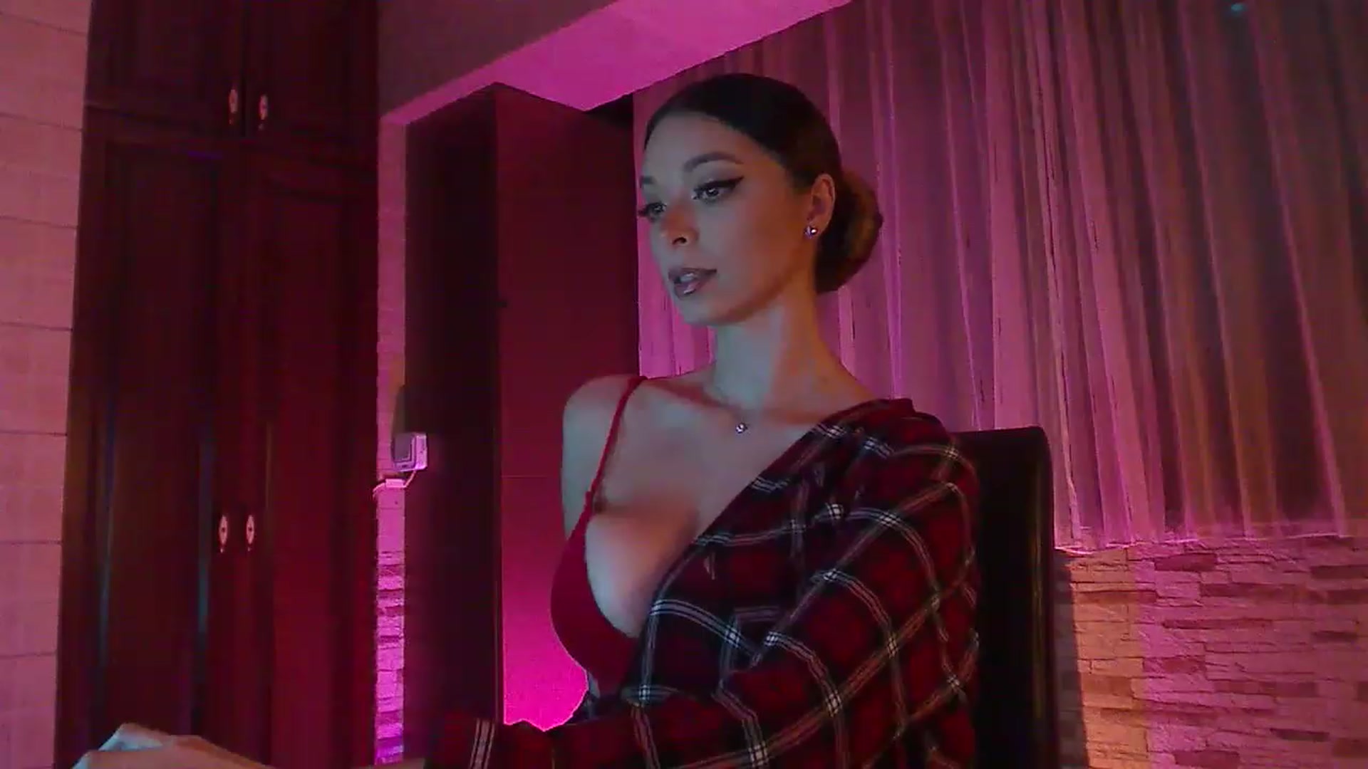 Gallery image thumbnail from No_bo_dy's myfreecams stream on, 12/06/2022, 24:35 image 10 of 20